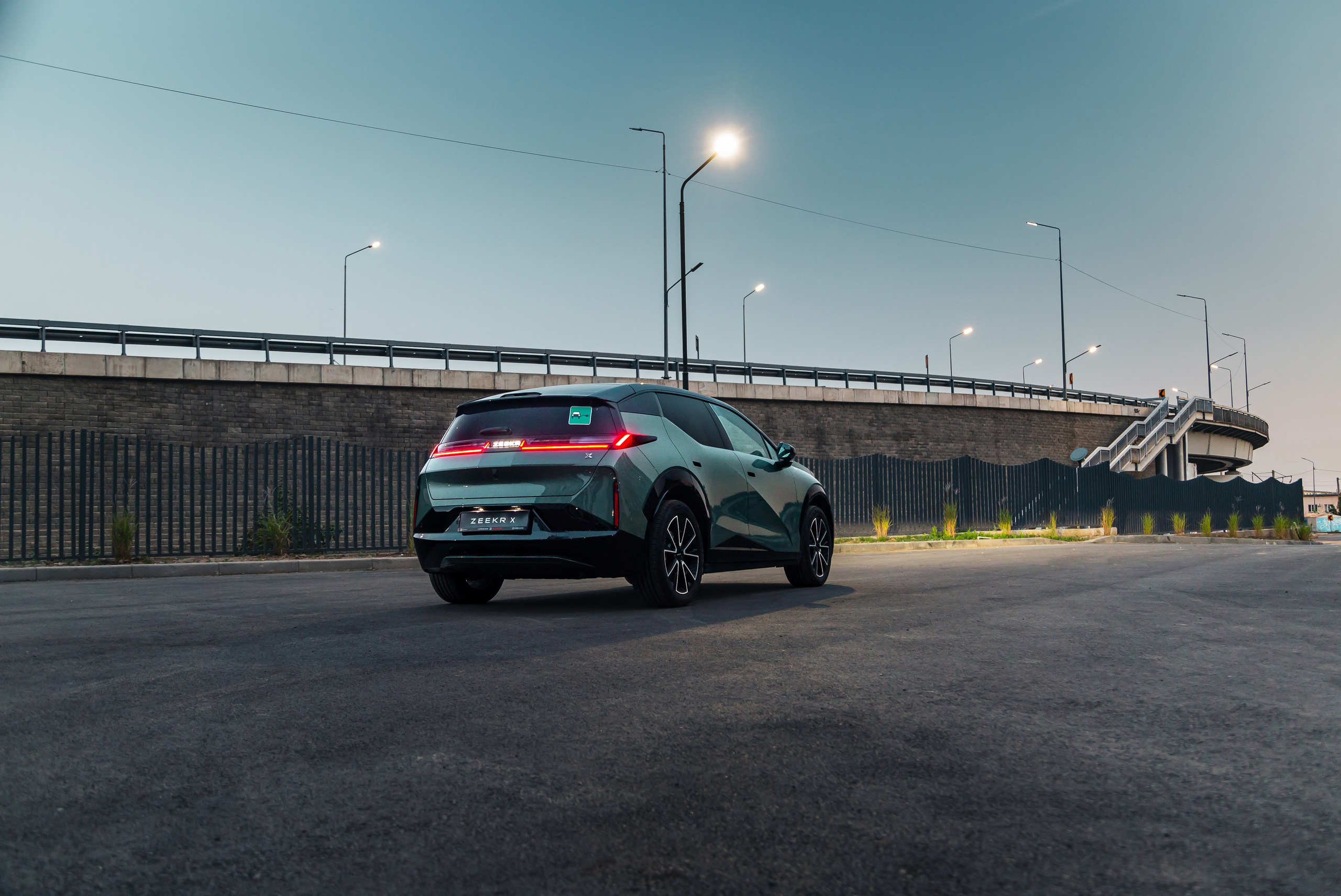 ZEEKR X. Рекламный и портретный фотограф в Алматы — Серекпаев Танирхан