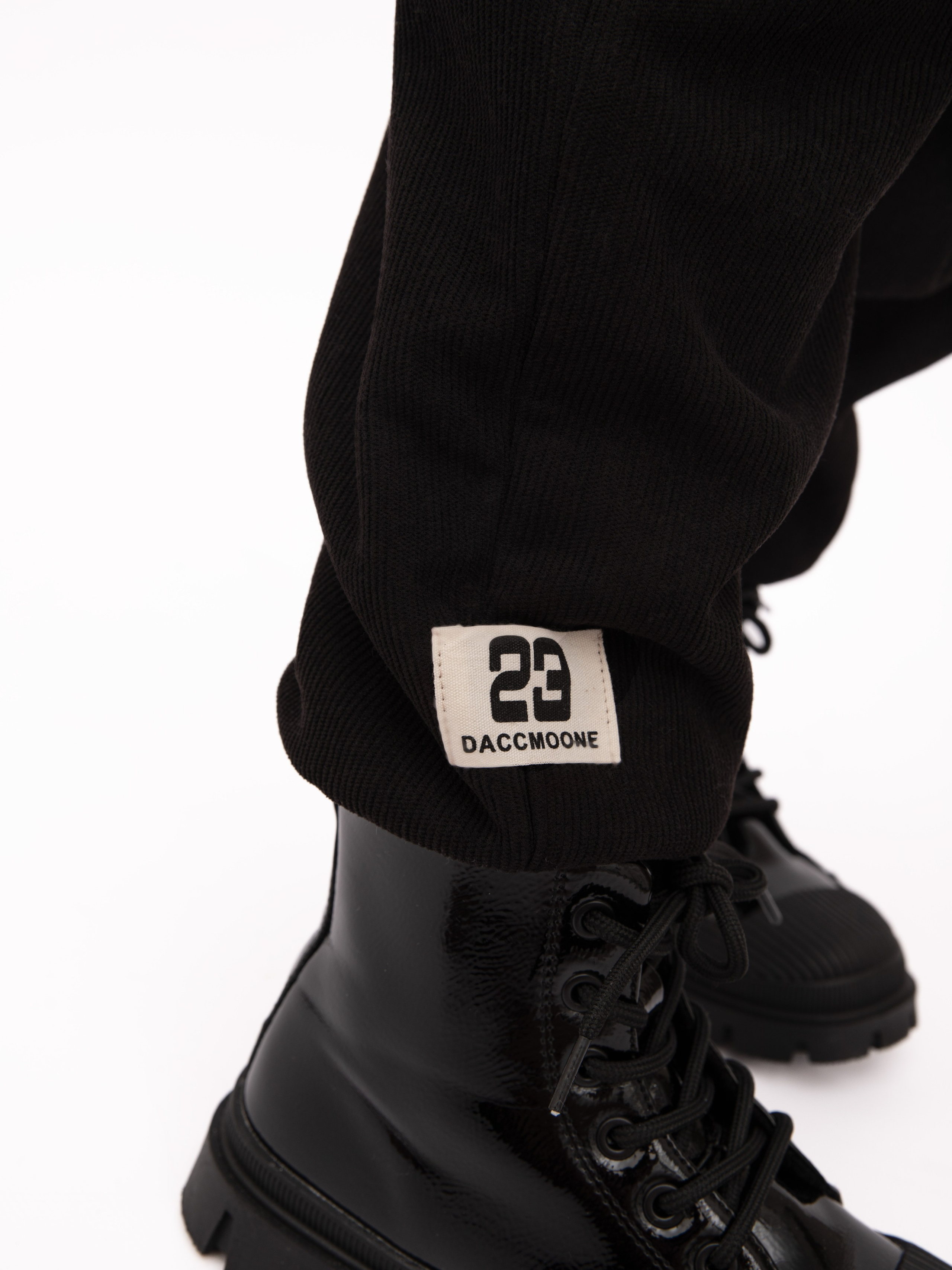 Детские брюки. Фотостудия предметной и модельной съёмки для маркетплейсов