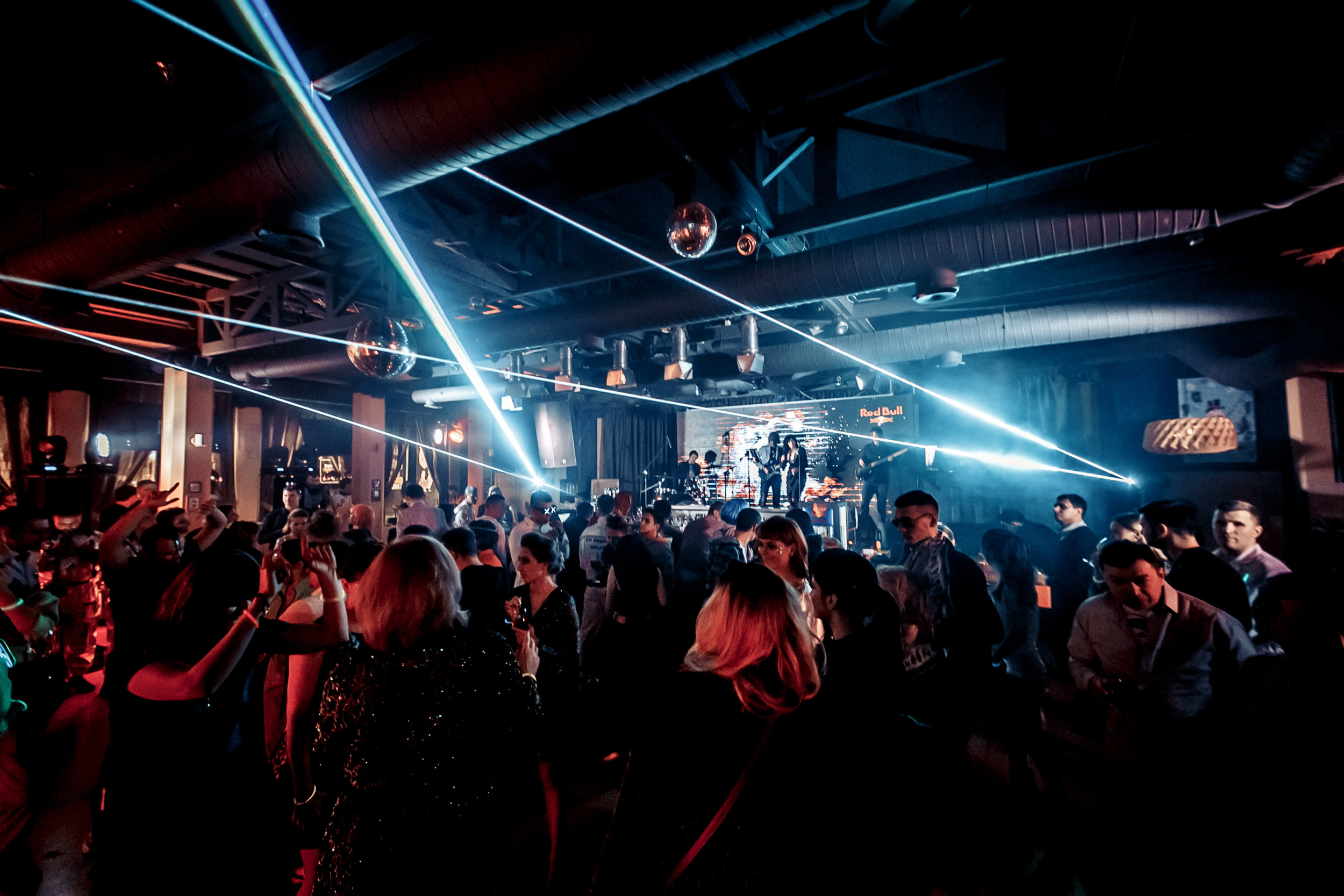 Космическая вечеринка RED BULL. Репортажный фотограф в Сочи Дмитрий Ветринский