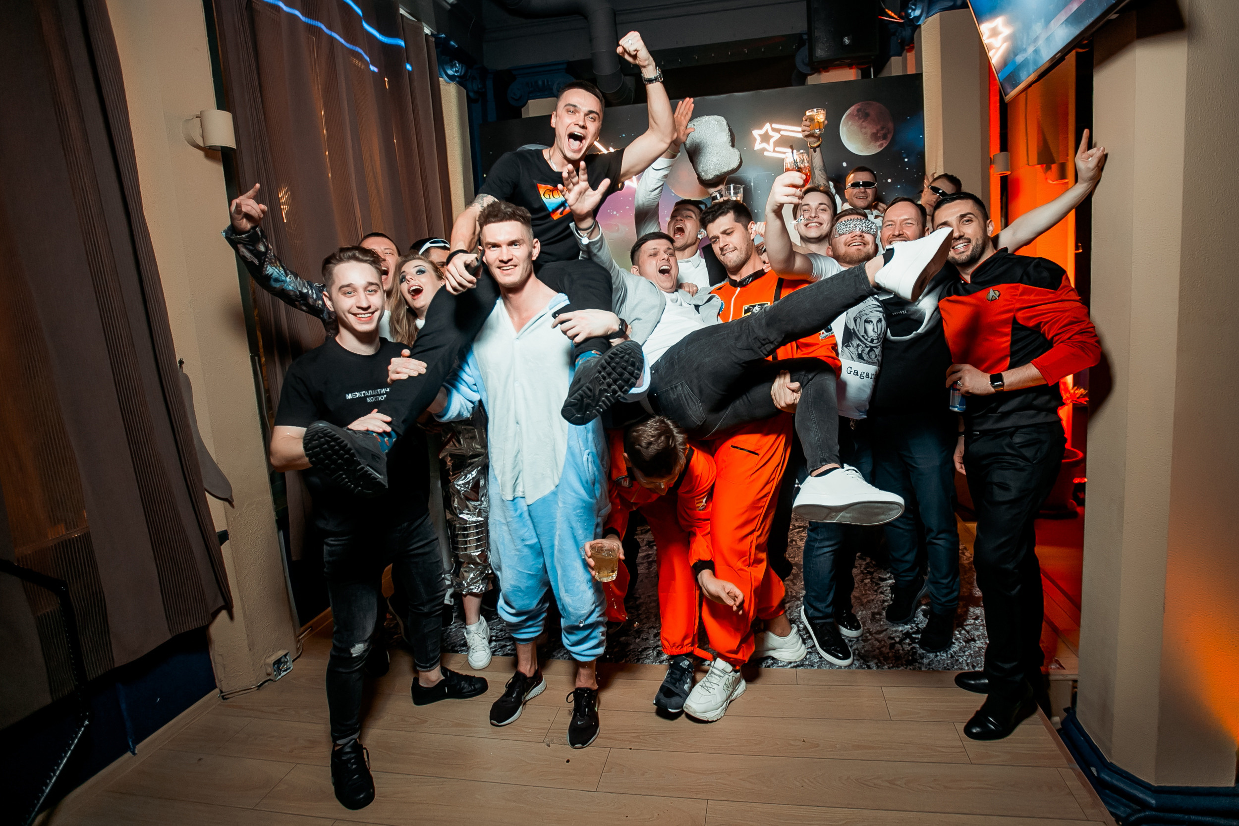 Космическая вечеринка RED BULL. Репортажный фотограф в Сочи Дмитрий Ветринский