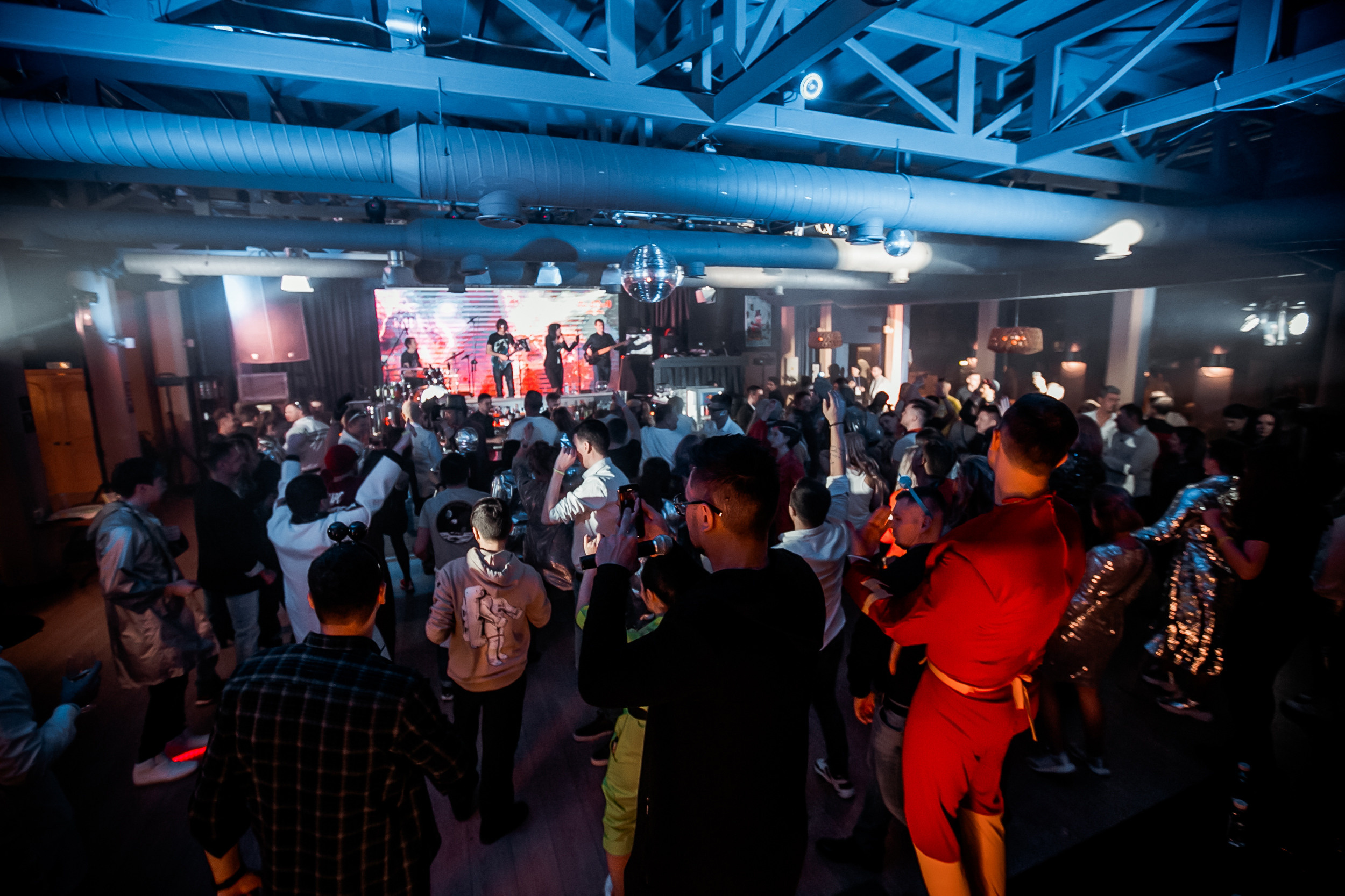 Космическая вечеринка RED BULL. Репортажный фотограф в Сочи Дмитрий Ветринский