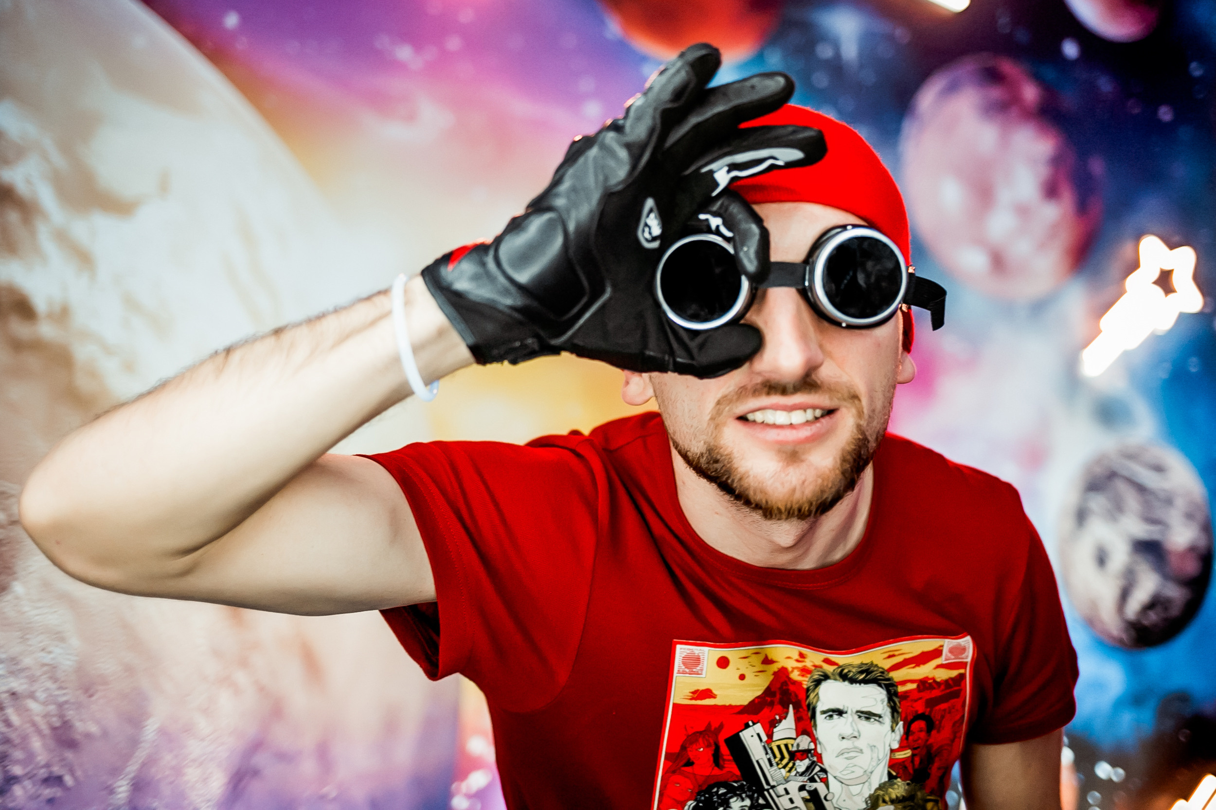 Космическая вечеринка RED BULL. Репортажный фотограф в Сочи Дмитрий Ветринский