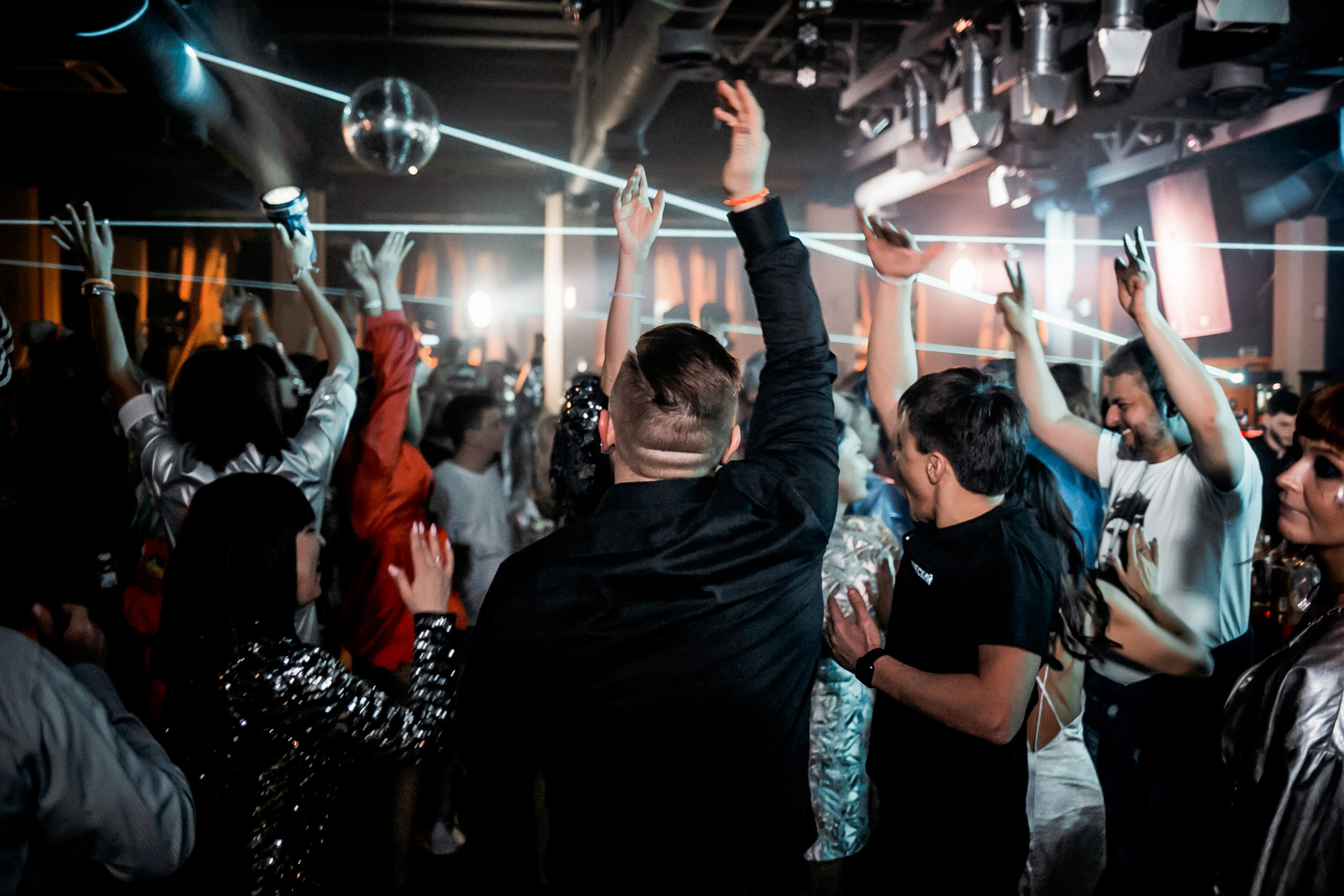 Космическая вечеринка RED BULL. Репортажный фотограф в Сочи Дмитрий Ветринский