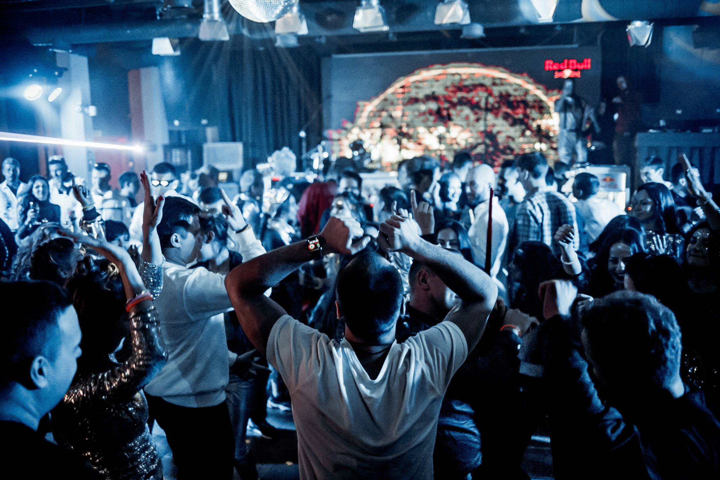 Космическая вечеринка RED BULL. Репортажный фотограф в Сочи Дмитрий Ветринский