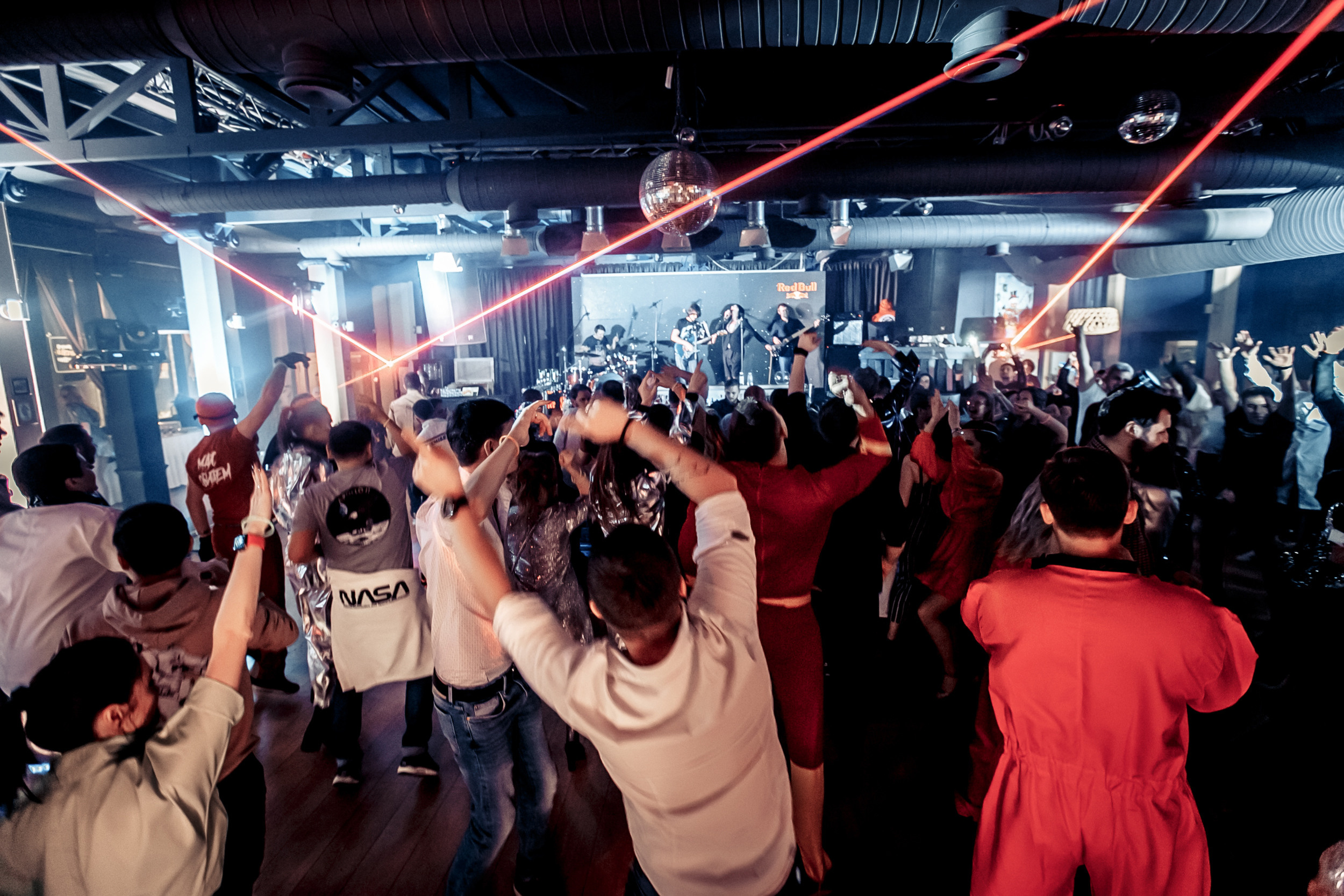 Космическая вечеринка RED BULL. Репортажный фотограф в Сочи Дмитрий Ветринский