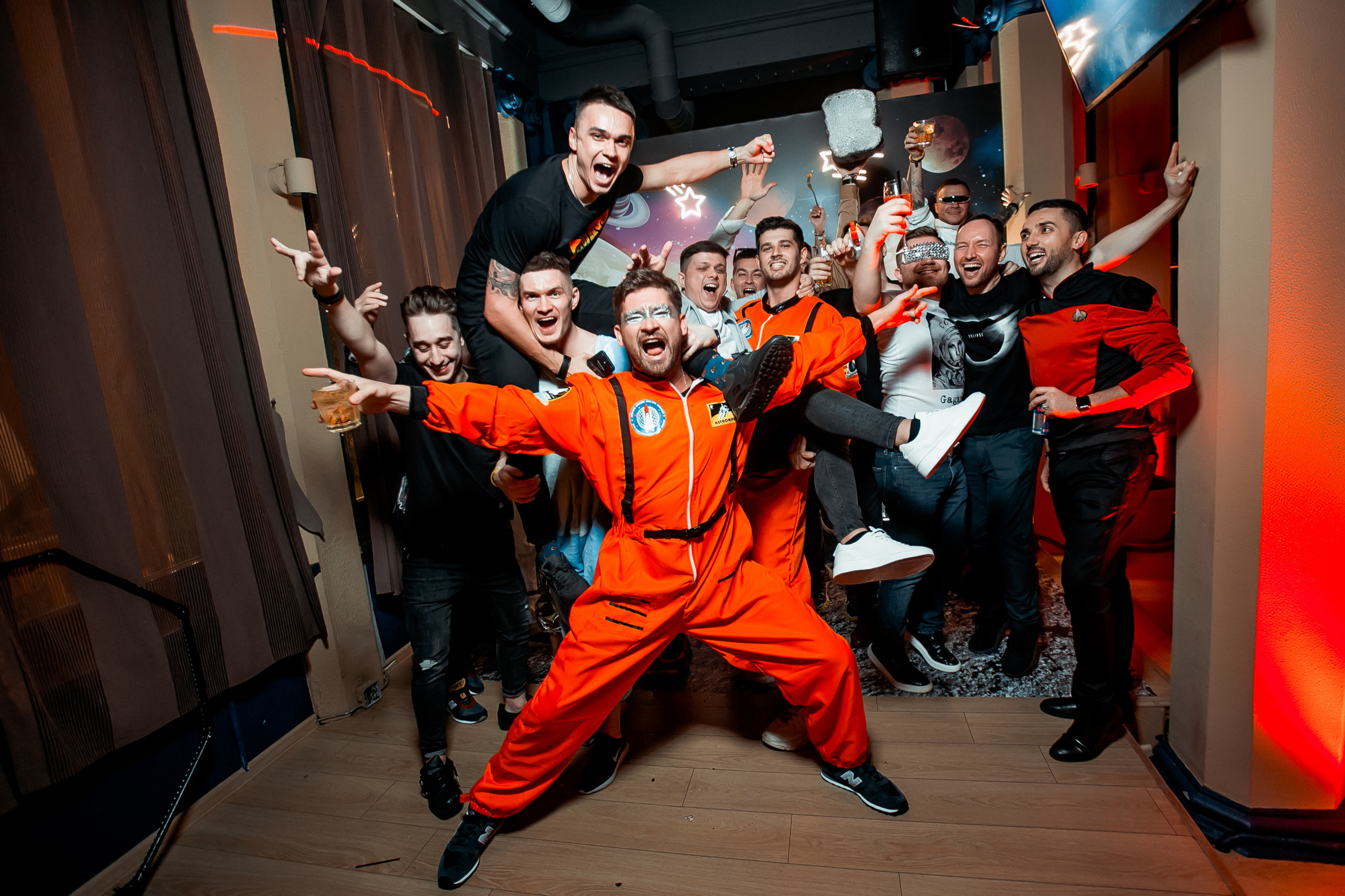 Космическая вечеринка RED BULL. Репортажный фотограф в Сочи Дмитрий Ветринский