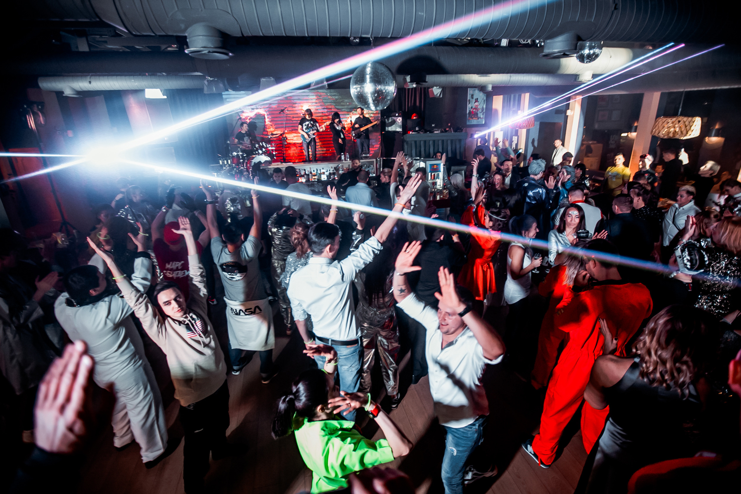 Космическая вечеринка RED BULL. Репортажный фотограф в Сочи Дмитрий Ветринский
