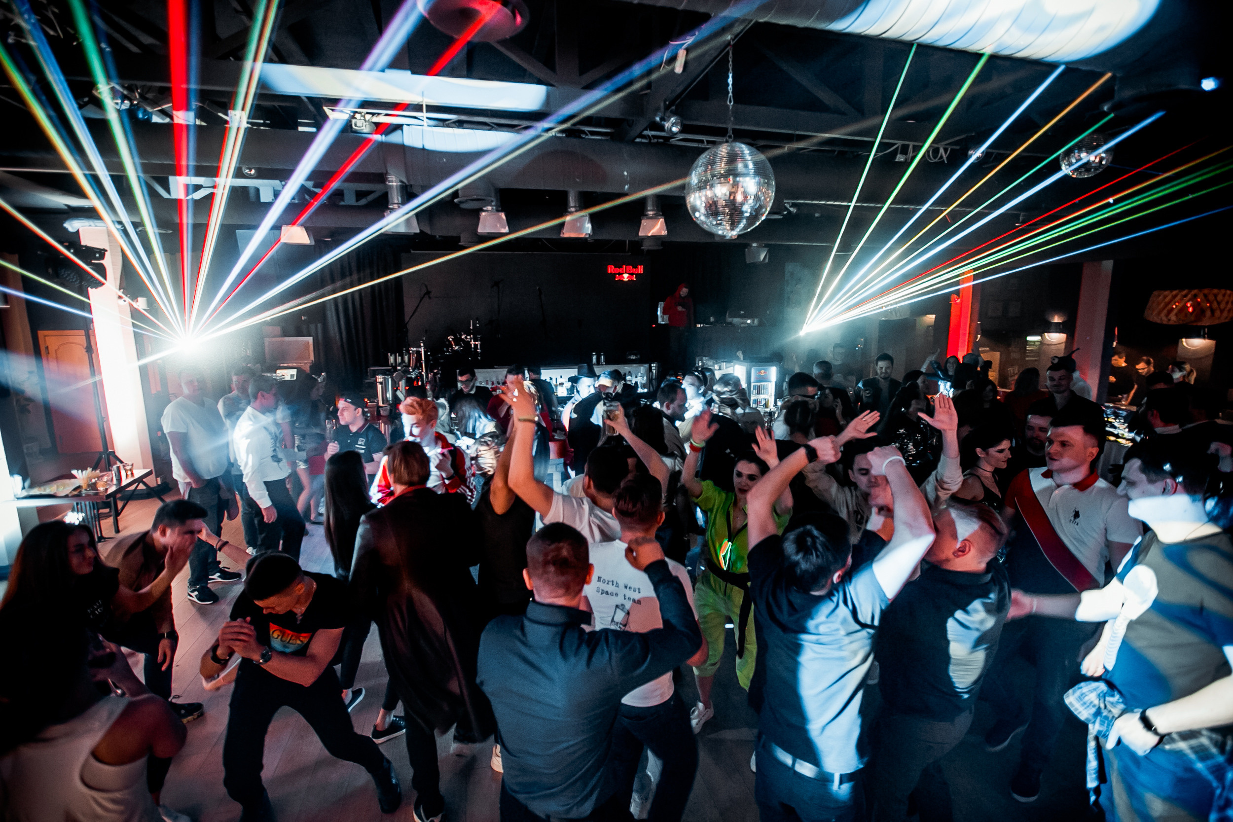 Космическая вечеринка RED BULL. Репортажный фотограф в Сочи Дмитрий Ветринский