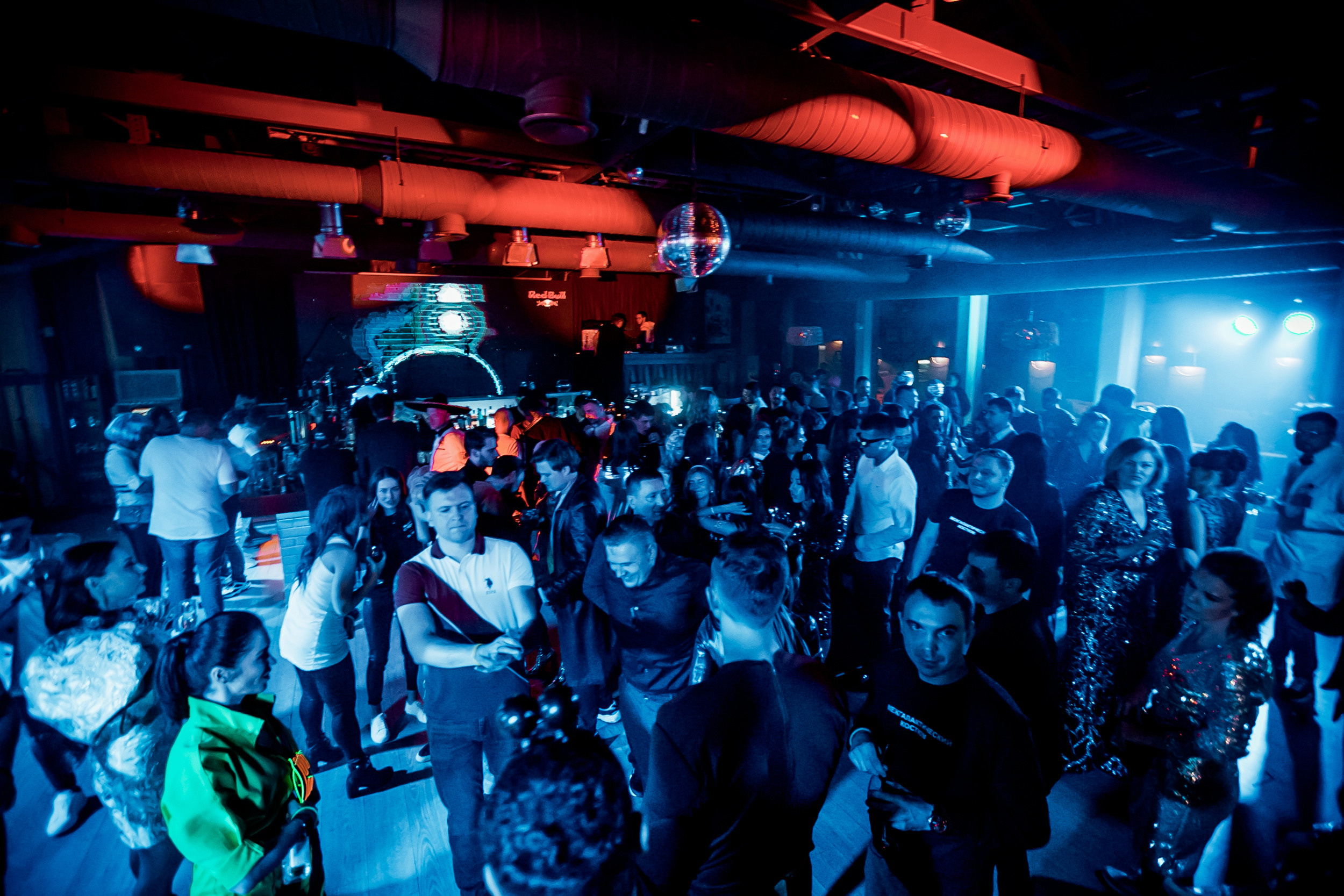 Космическая вечеринка RED BULL. Репортажный фотограф в Сочи Дмитрий Ветринский