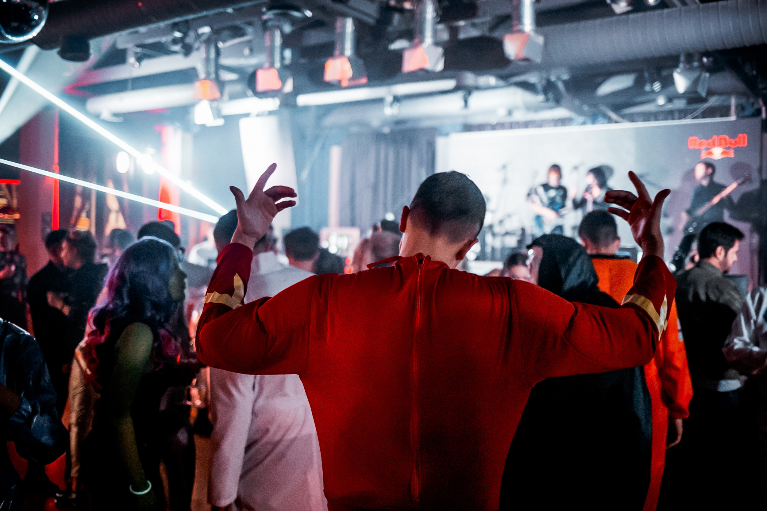 Космическая вечеринка RED BULL. Репортажный фотограф в Сочи Дмитрий Ветринский