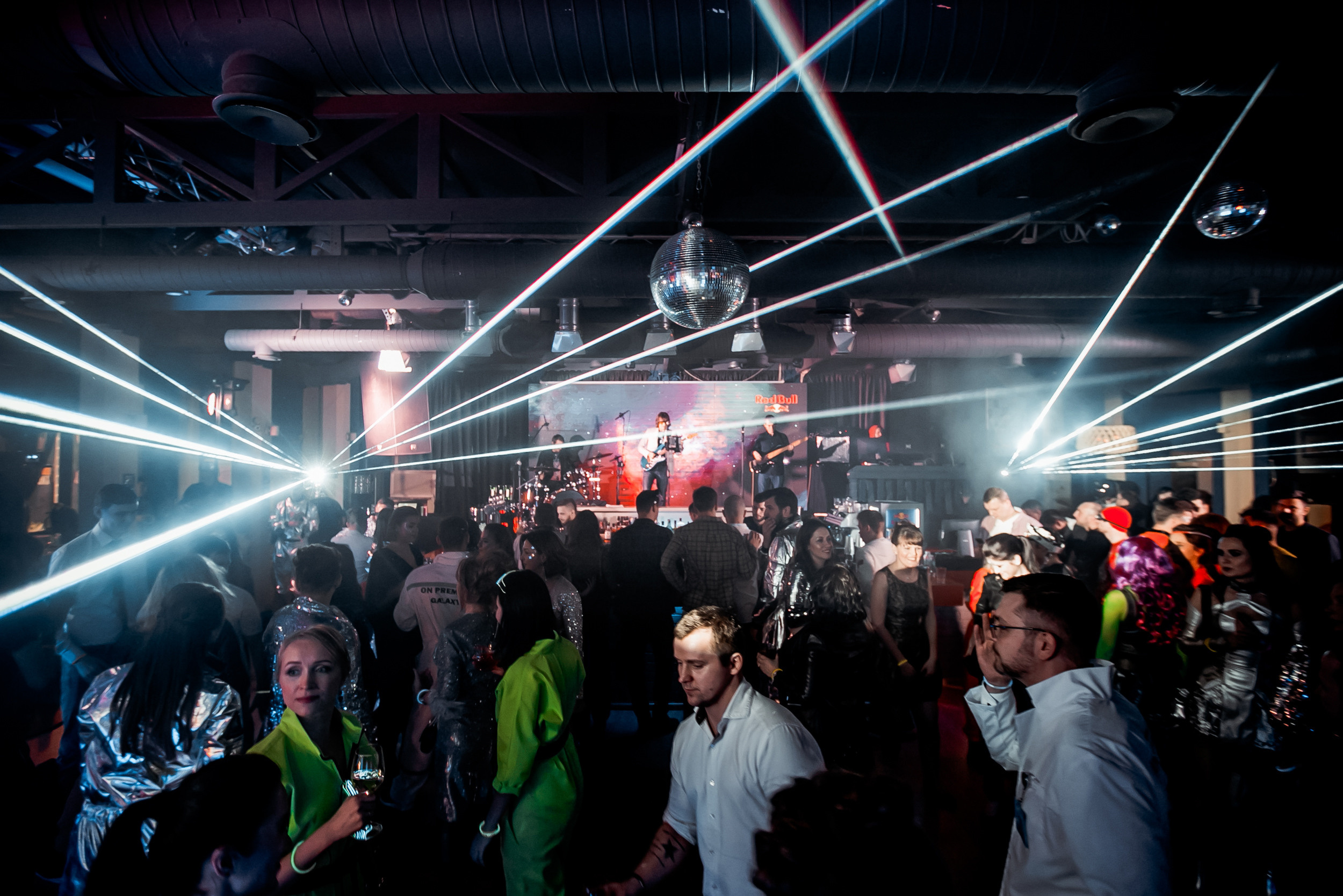 Космическая вечеринка RED BULL. Репортажный фотограф в Сочи Дмитрий Ветринский