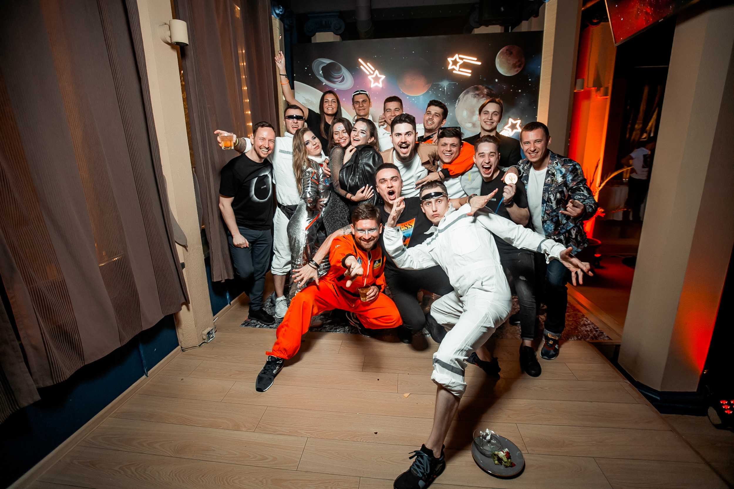 Космическая вечеринка RED BULL. Репортажный фотограф в Сочи Дмитрий Ветринский