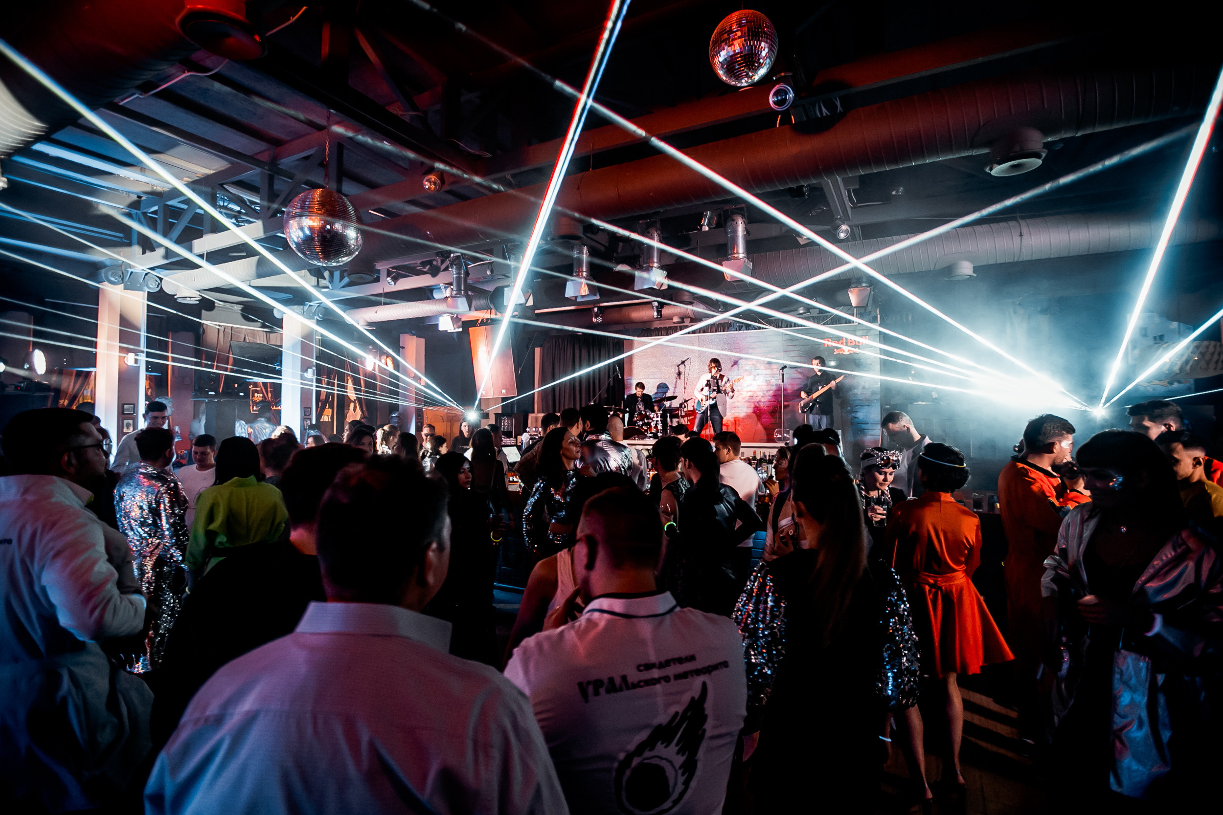 Космическая вечеринка RED BULL. Репортажный фотограф в Сочи Дмитрий Ветринский