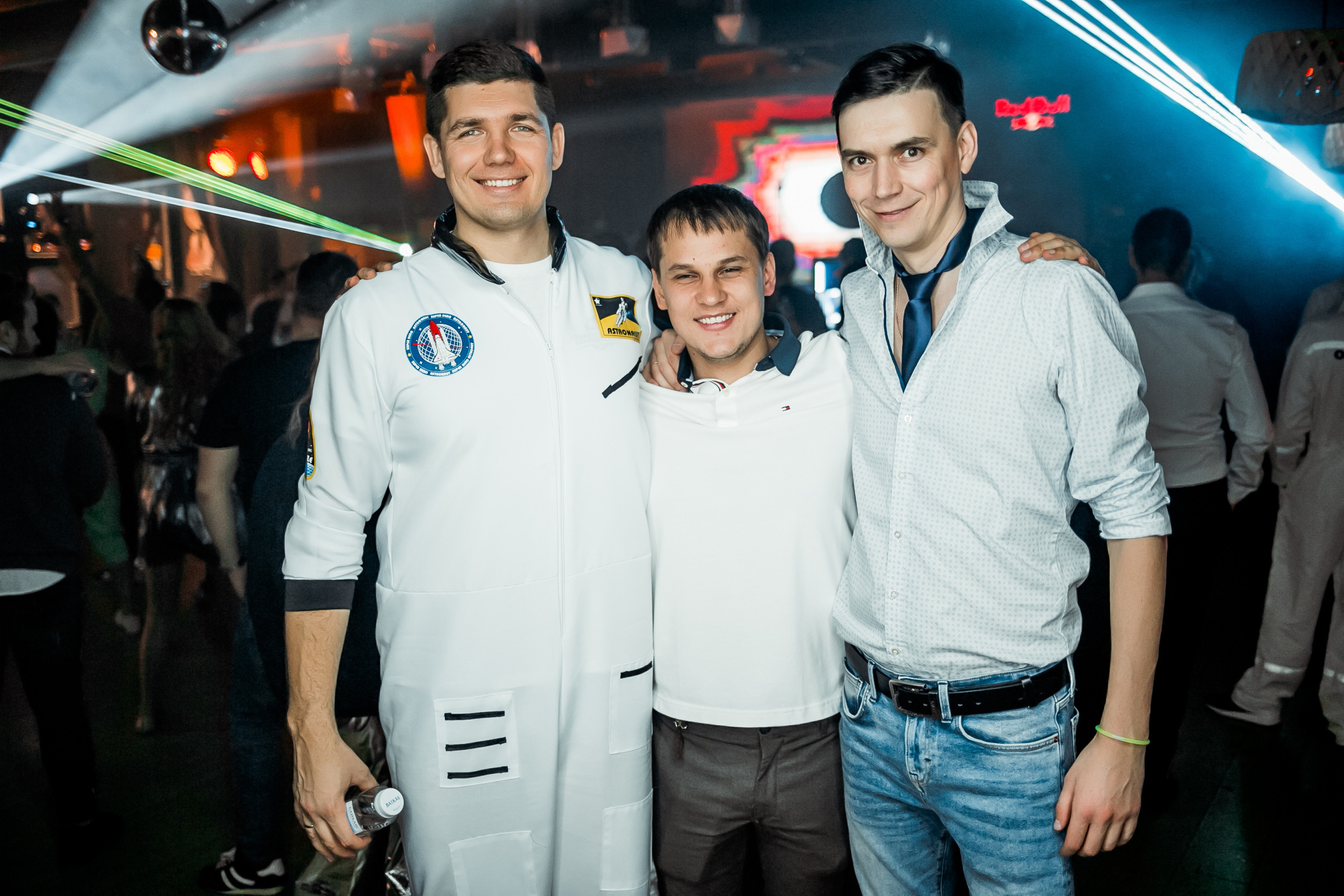 Космическая вечеринка RED BULL. Репортажный фотограф в Сочи Дмитрий Ветринский