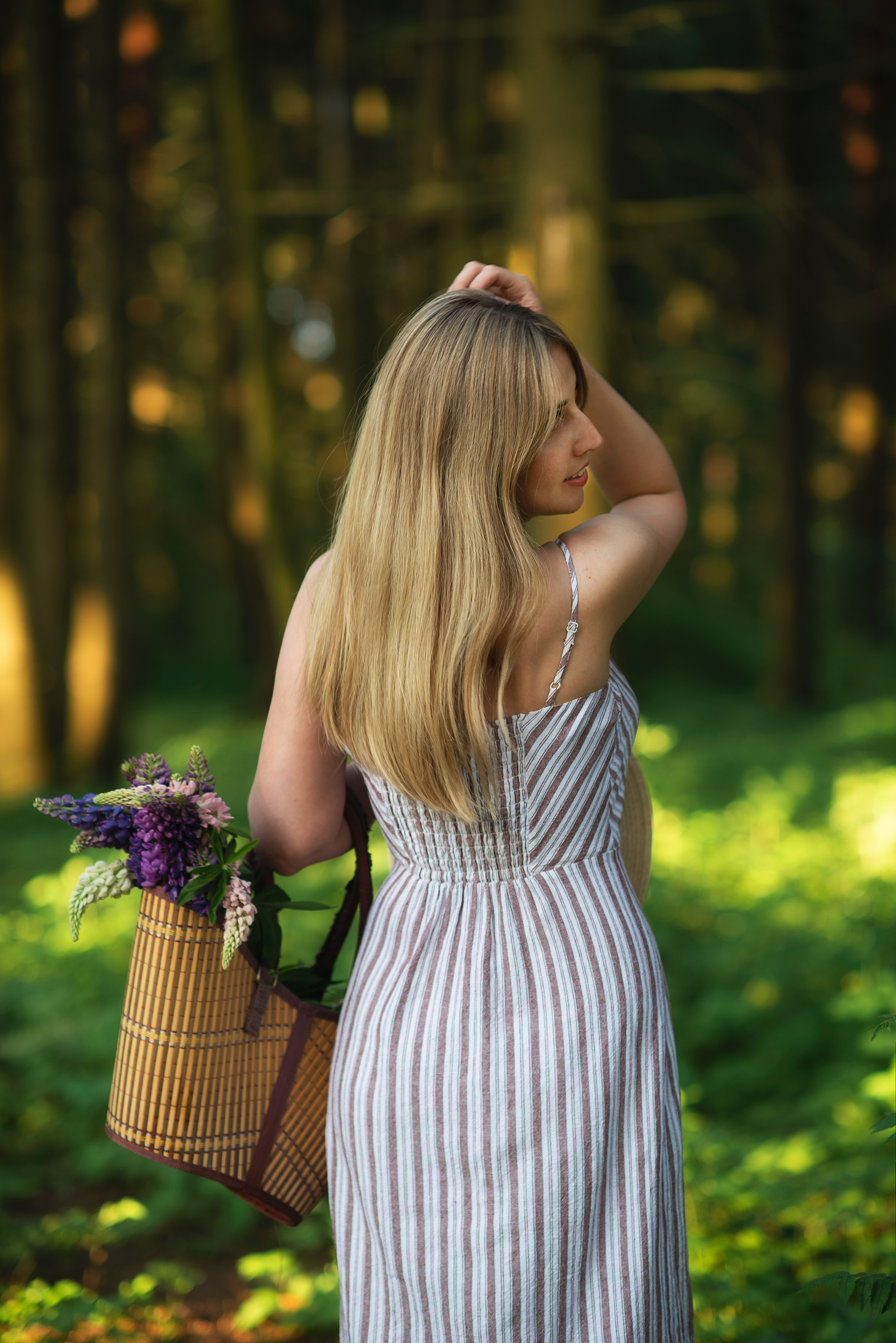 Ксения и люпины. Фотограф Альбина Вакунова