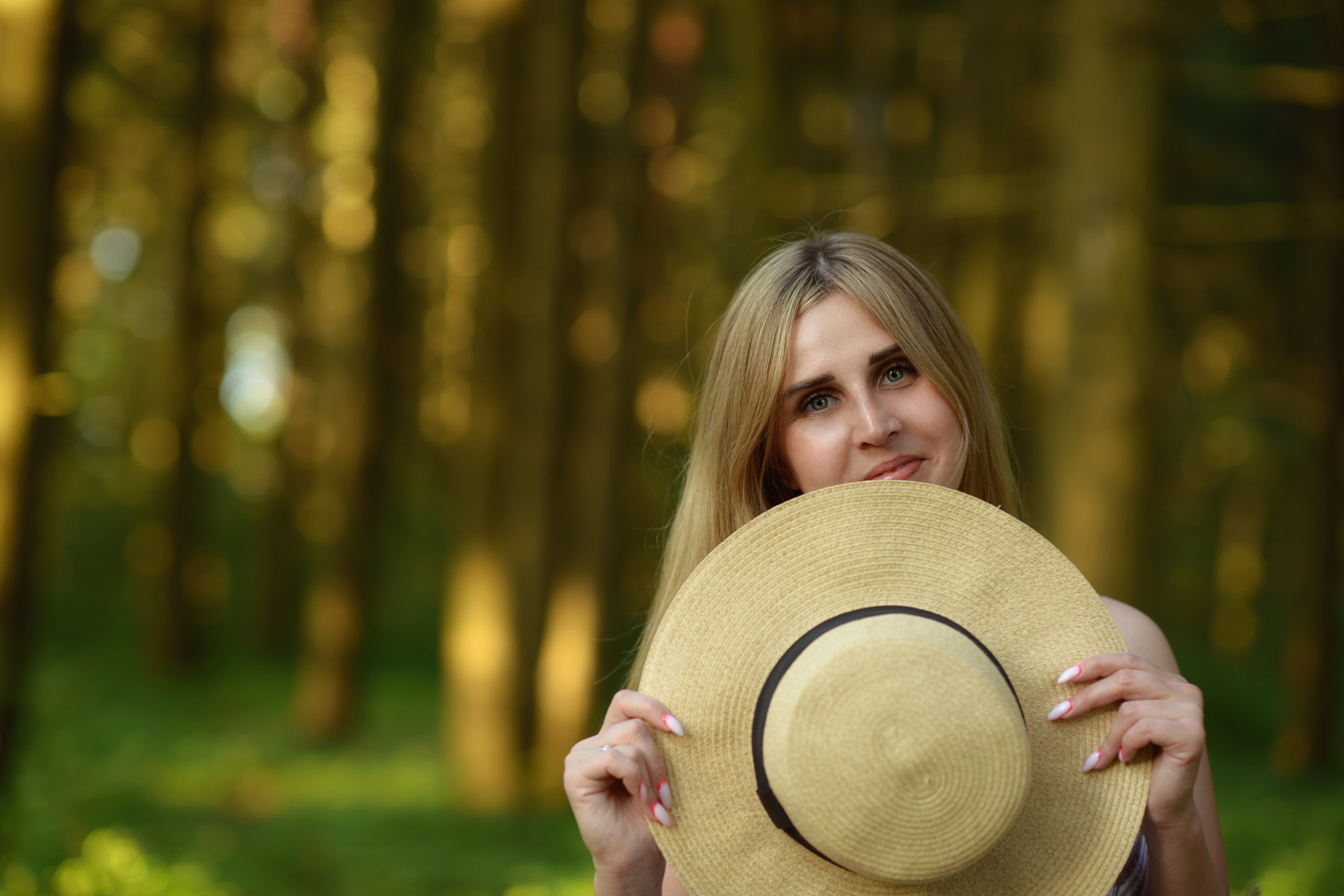 Ксения и люпины. Фотограф Альбина Вакунова