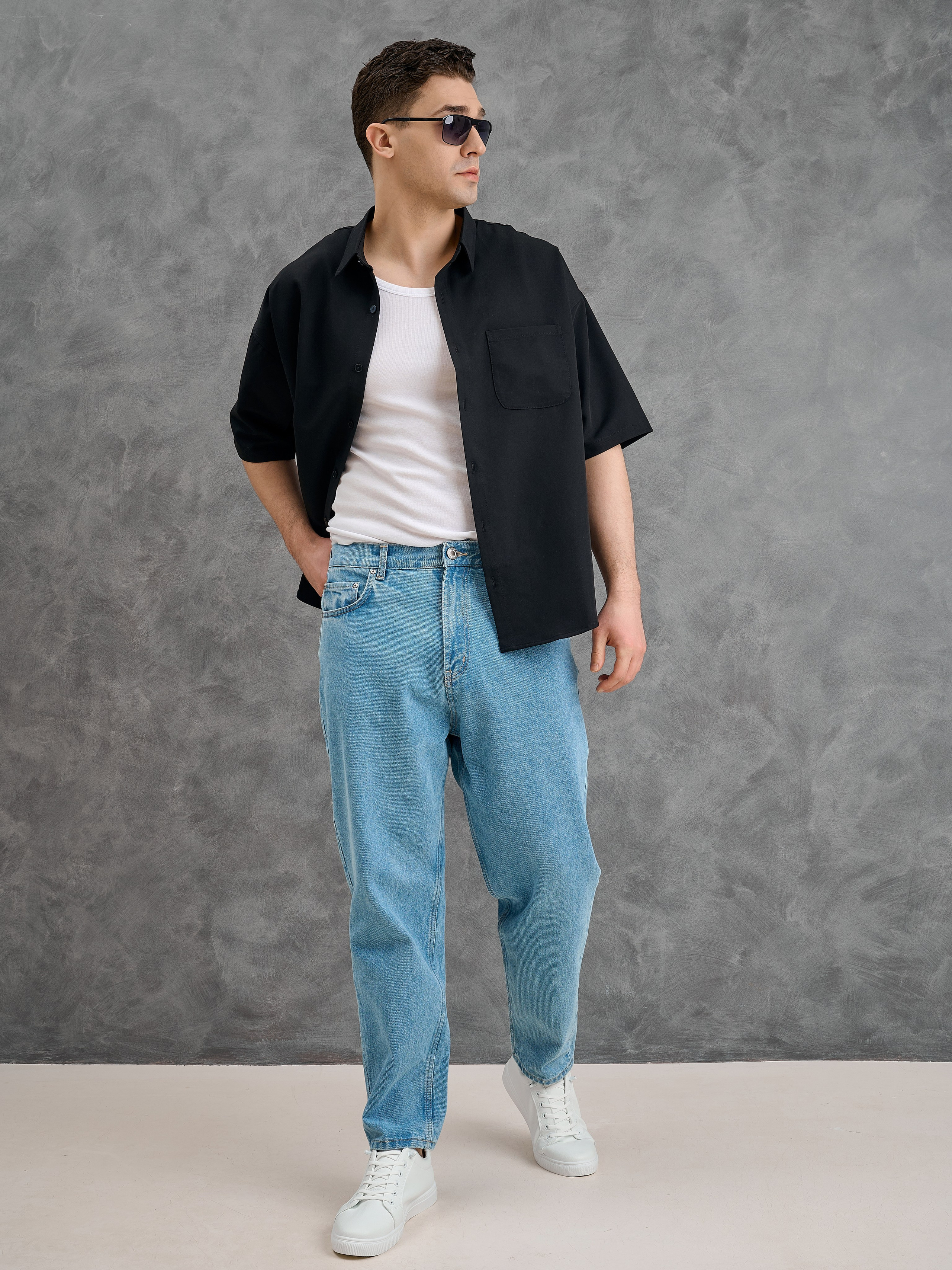 Профессиональная съёмка одежды на модели в студии Екатеринбурга