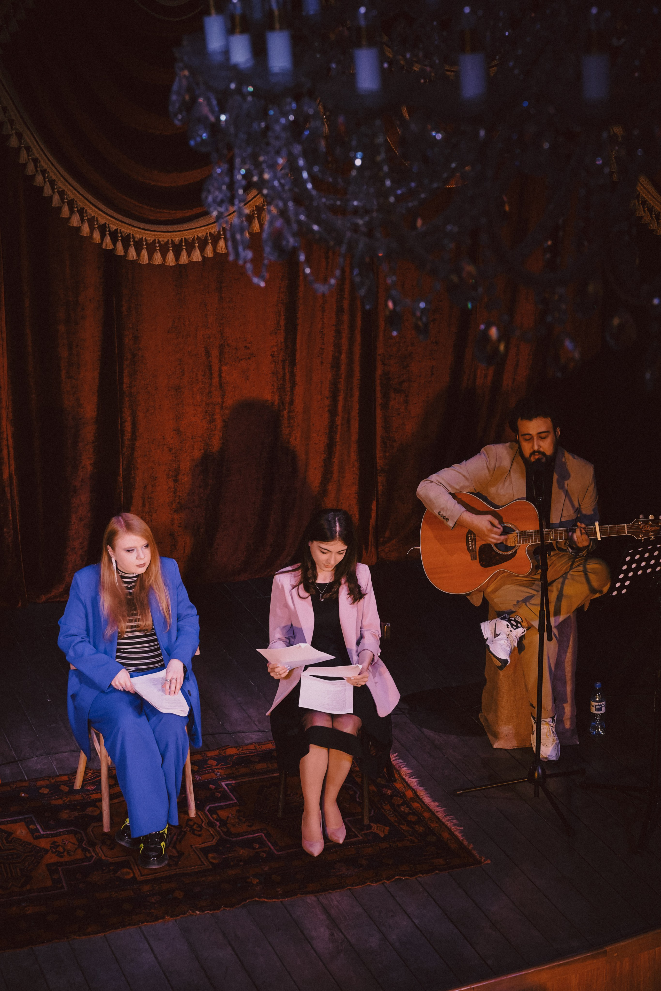 Поэтический вечер. Амина Абасова — индивидуальный фотограф в Махачкале, Дагестан