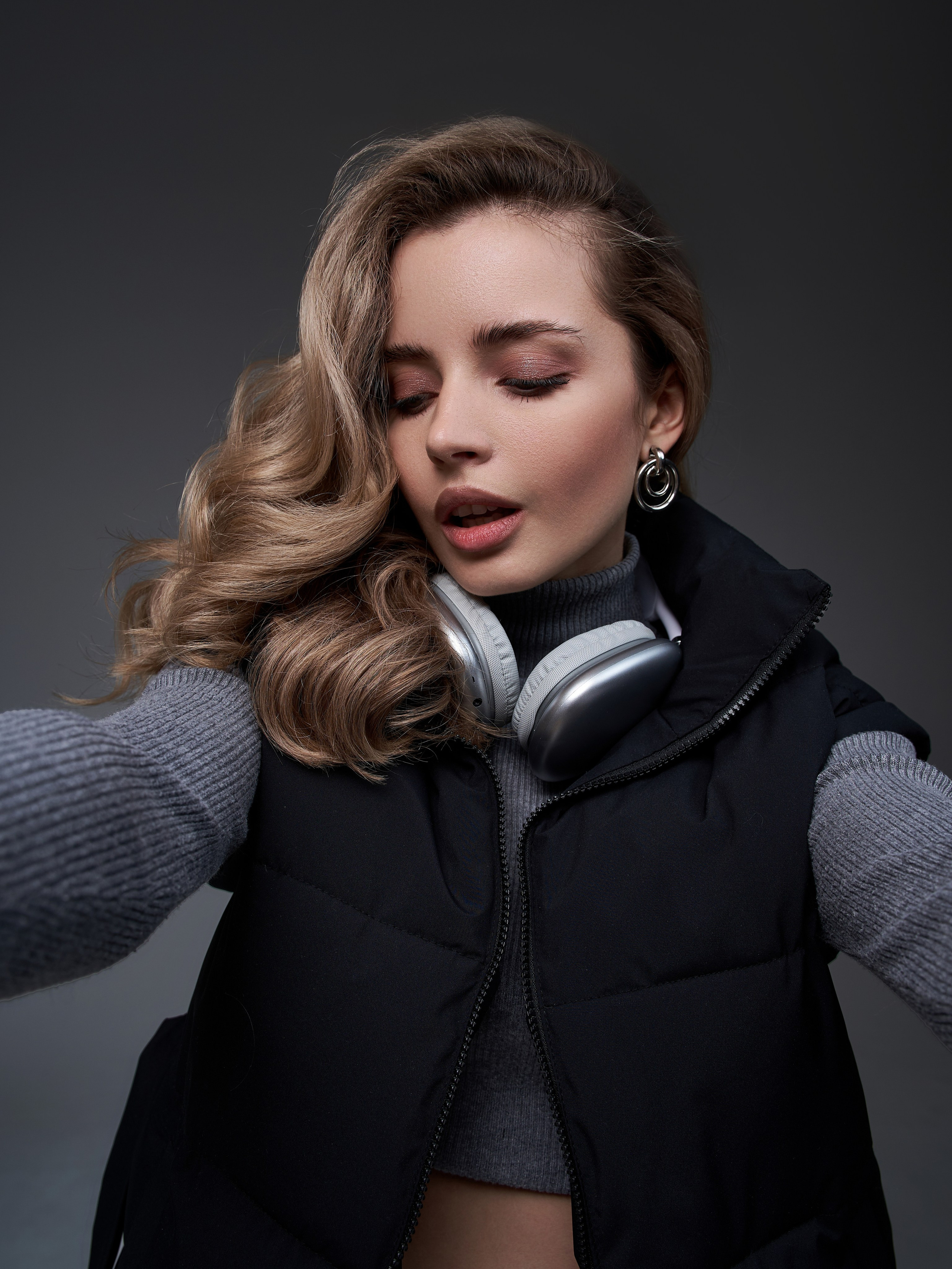 Желетки женские. Фотограф для маркетплейсов в Москве