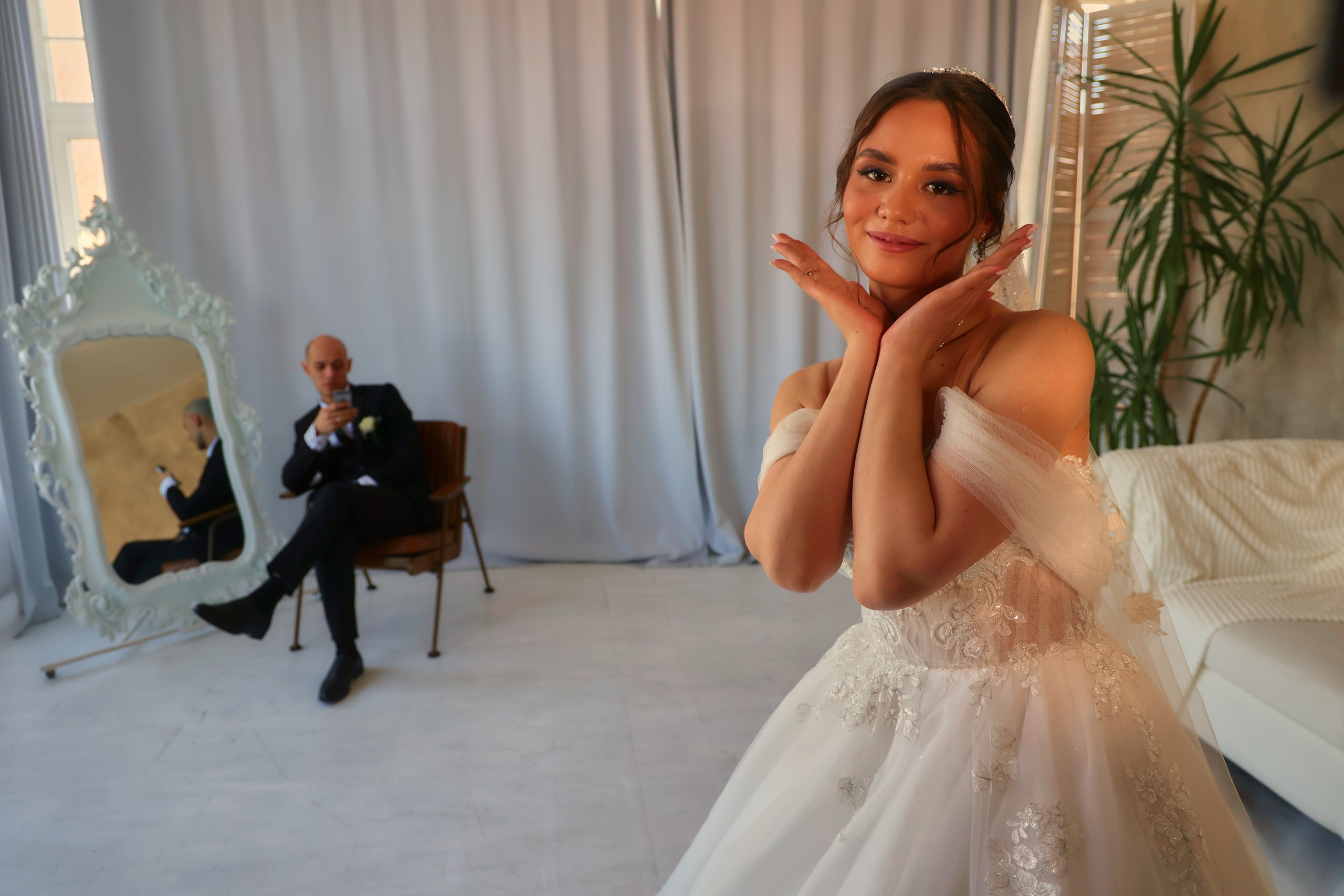 Профессиональные Свадебные фотографии в Самаре. Креативные свадебные фотографии в Самаре. Не как у всех свадебные фотографии в Самаре. Фотограф Олег Слеб в Самаре