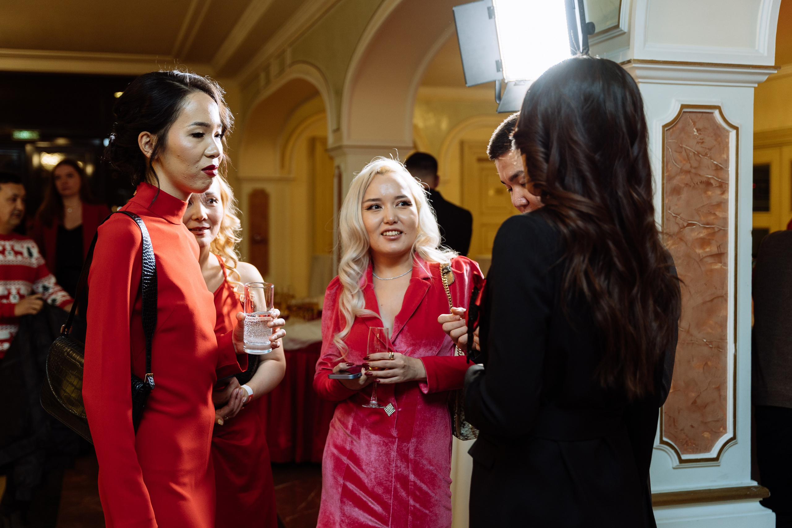 Корпоратив Allure 2023. Репортажный фотограф в Астане — Диана Калтаева, портретный фотограф