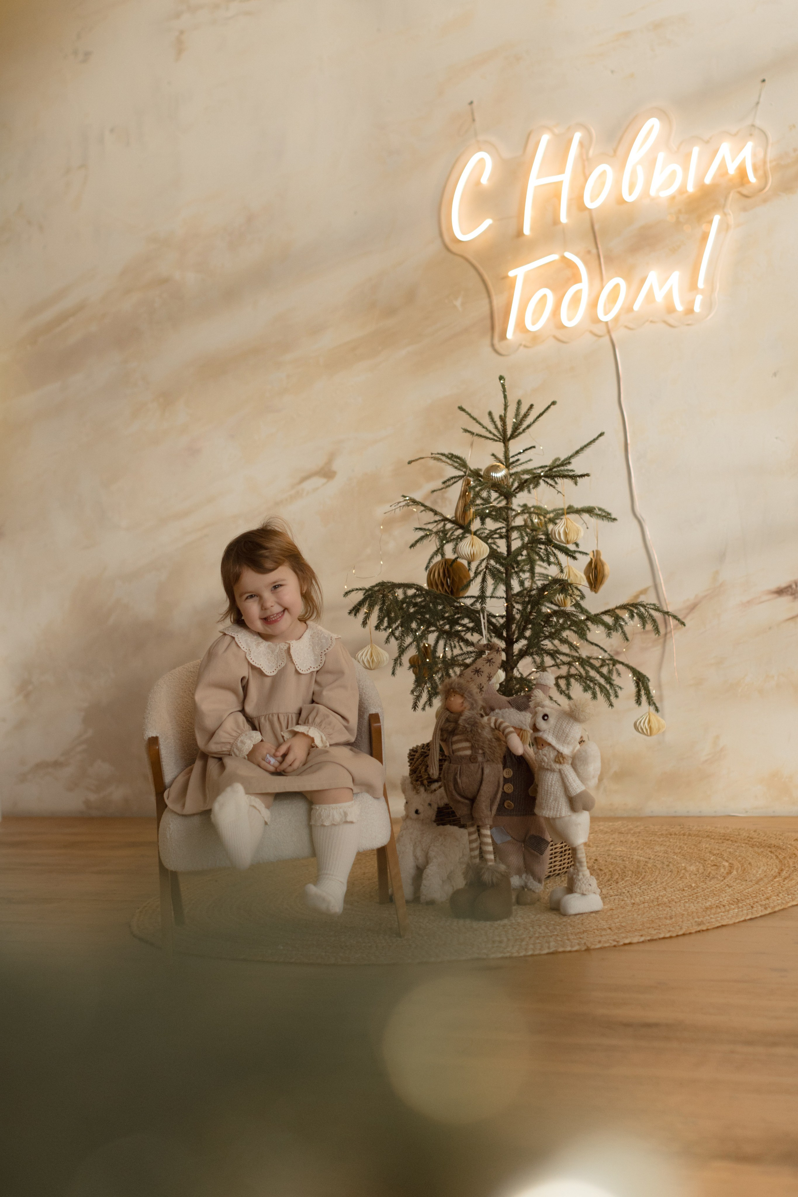 Новогодняя съемка в Мун (зал Семейный). Фотограф беременности и новорожденных в Красноярске Вета Ланская