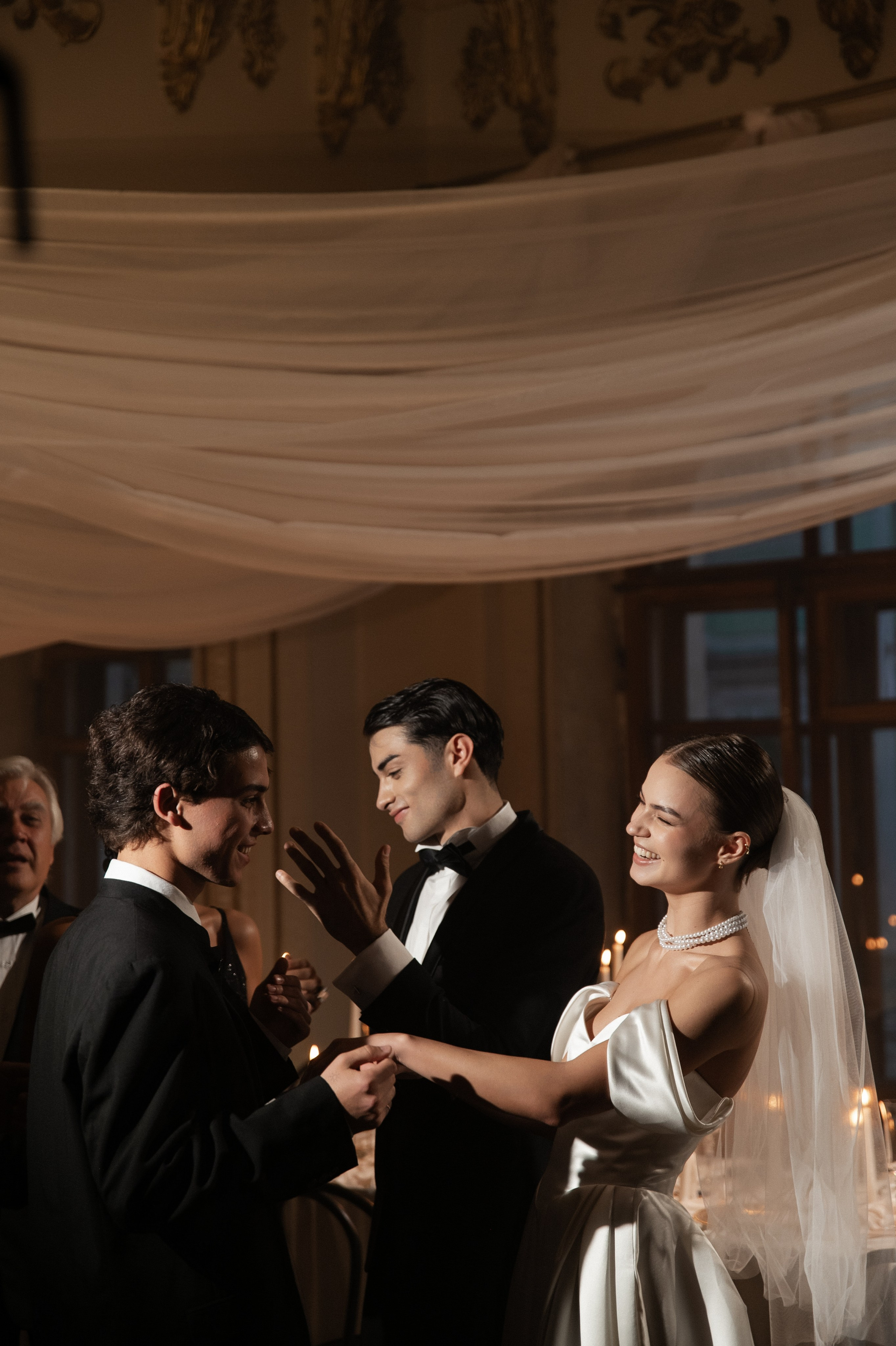 Камерный свадебный ужин при свечах в старинном особняке в фотостудии 21. Kult. Ярослава Ерина — свадебный фотограф в Москве