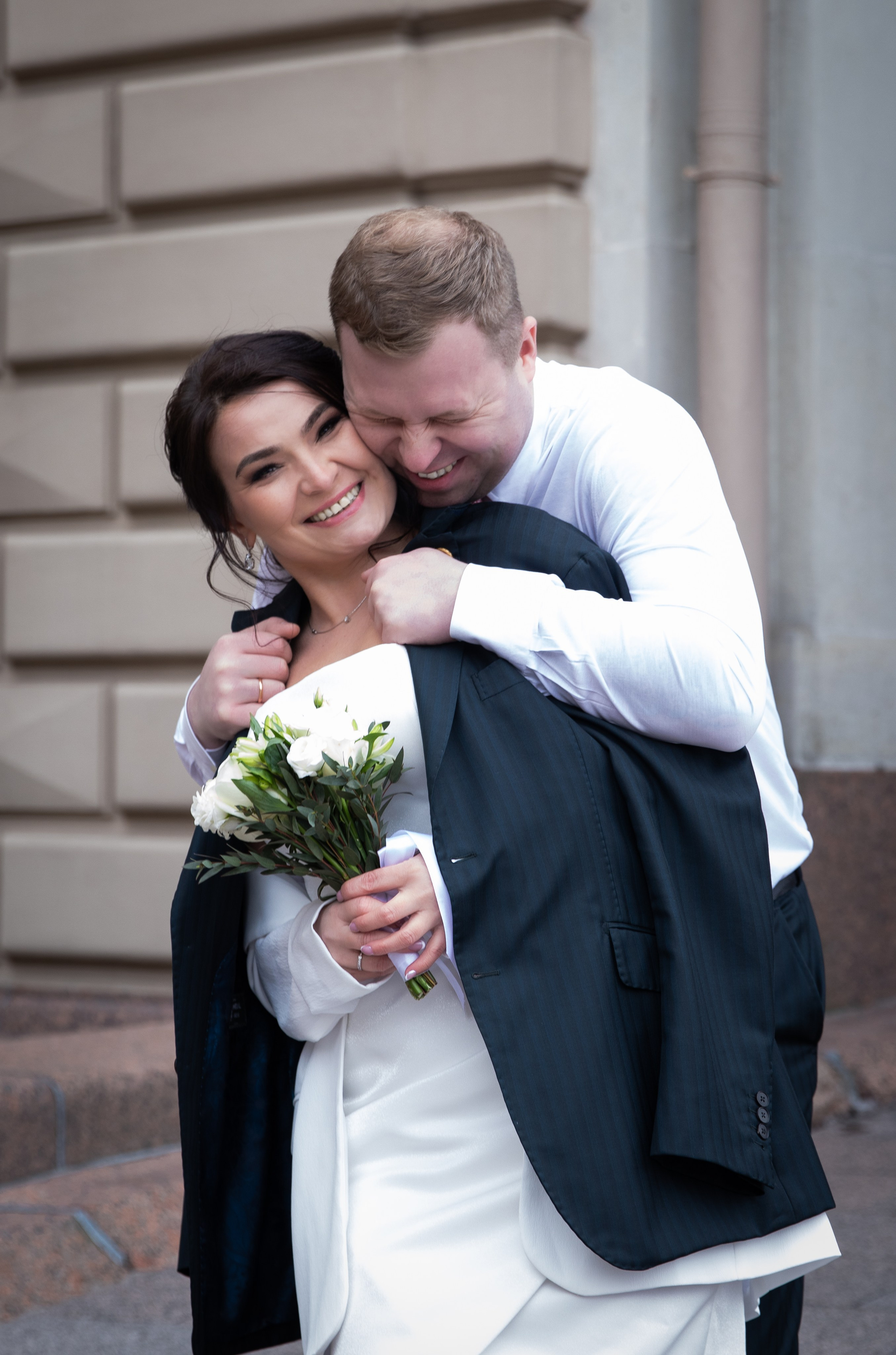 Свадебная фотосессия — ЗАГС и прогулка в день любви. Портретный фотограф в Санкт-Петербурге Савельева Ольга