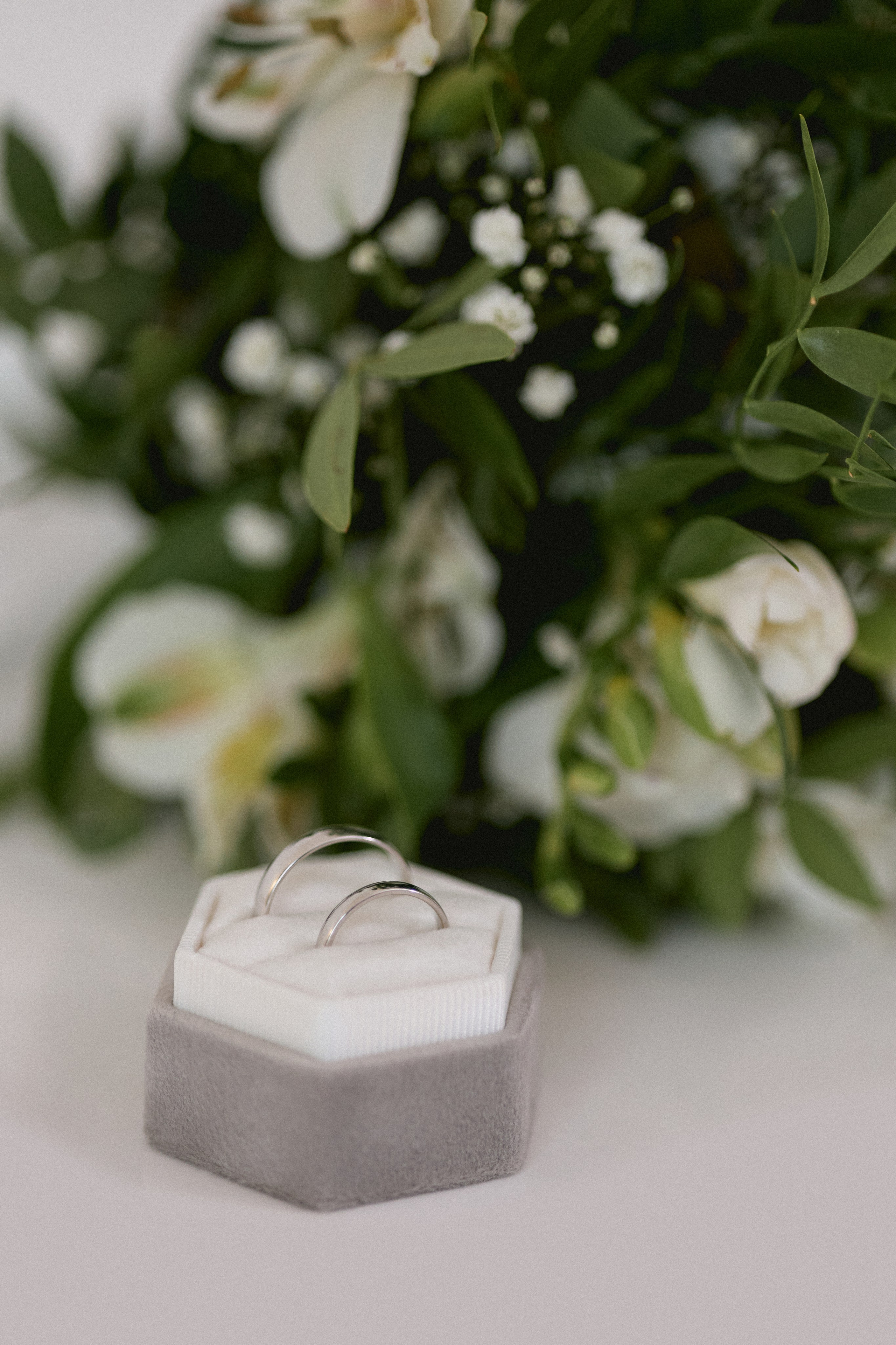 Свадебная фотосессия в Дворце Бракосочетания № 2. Сестры Карабаза. Фотографы и ретушеры в Москве и Санкт-Петербурге