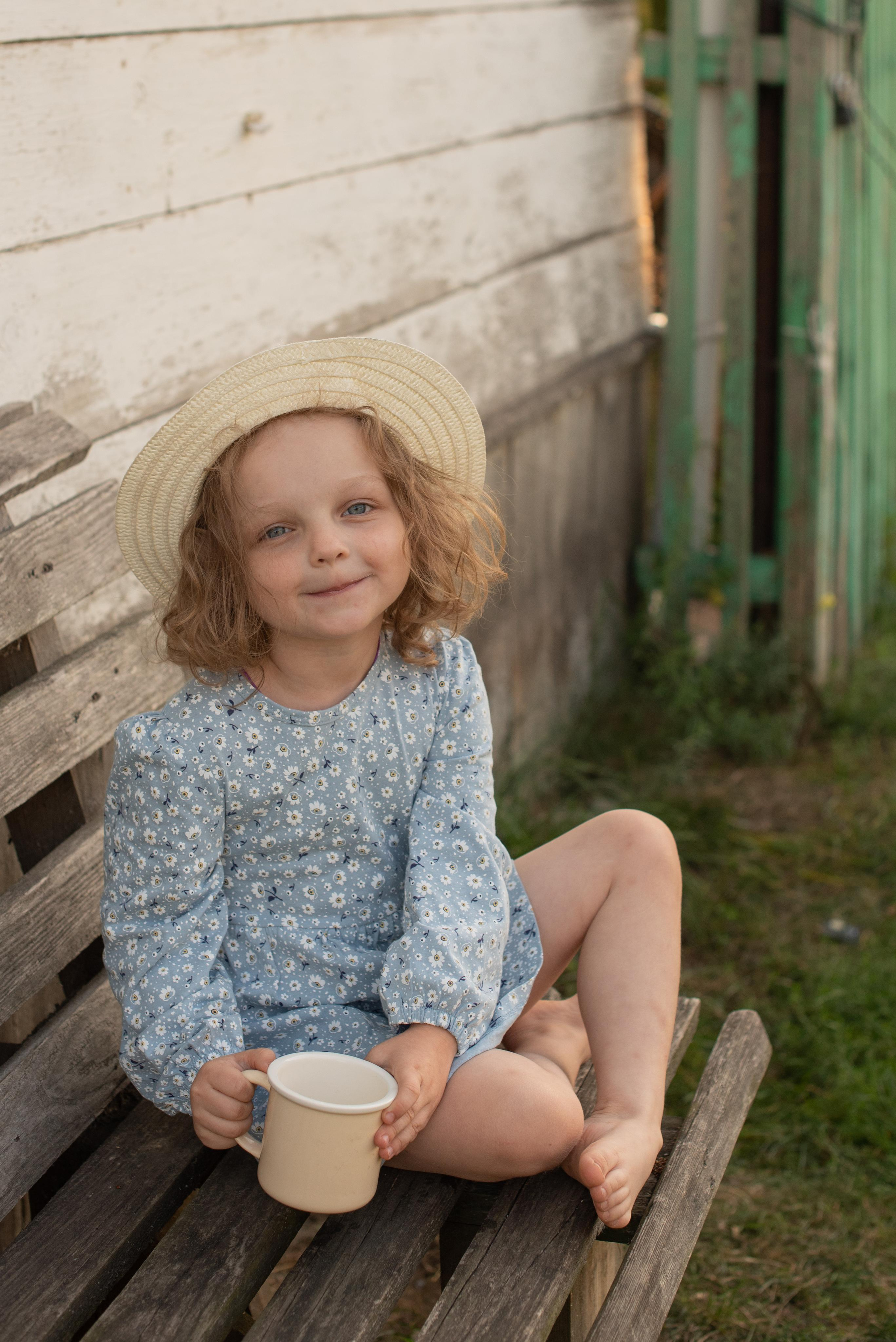 Детская съемка. Вика в деревне