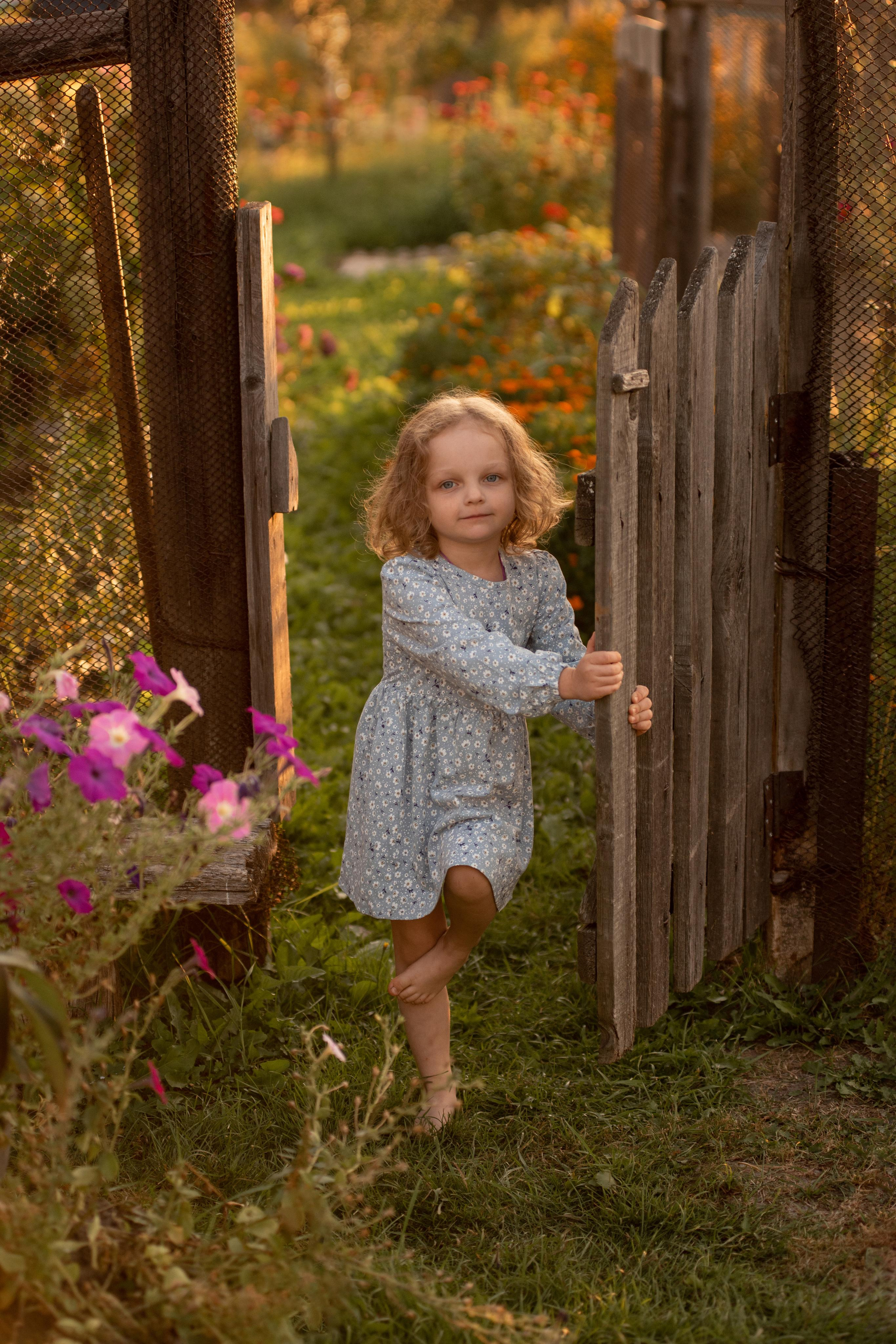 Детская съемка. Вика в деревне