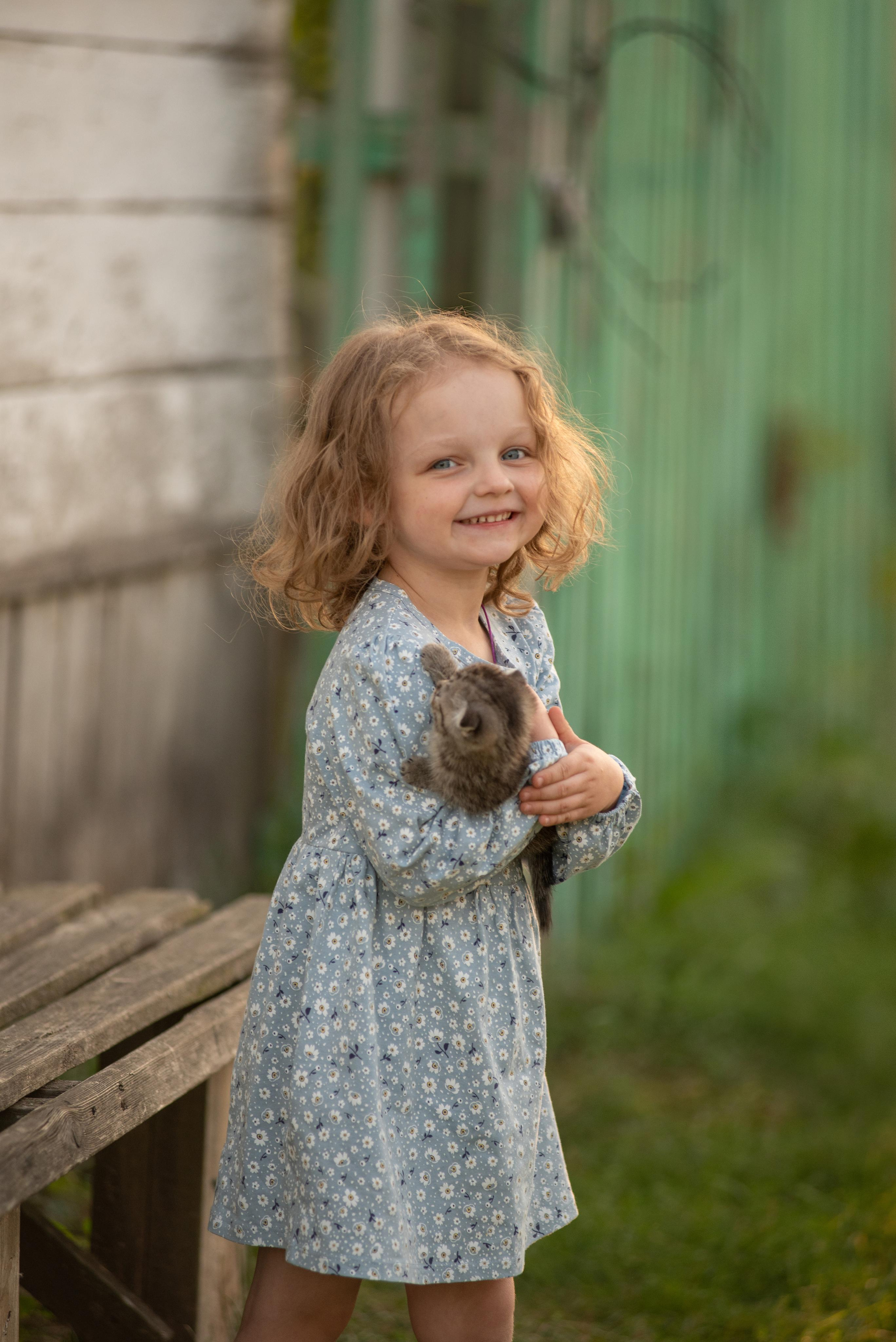 Детская съемка. Вика в деревне