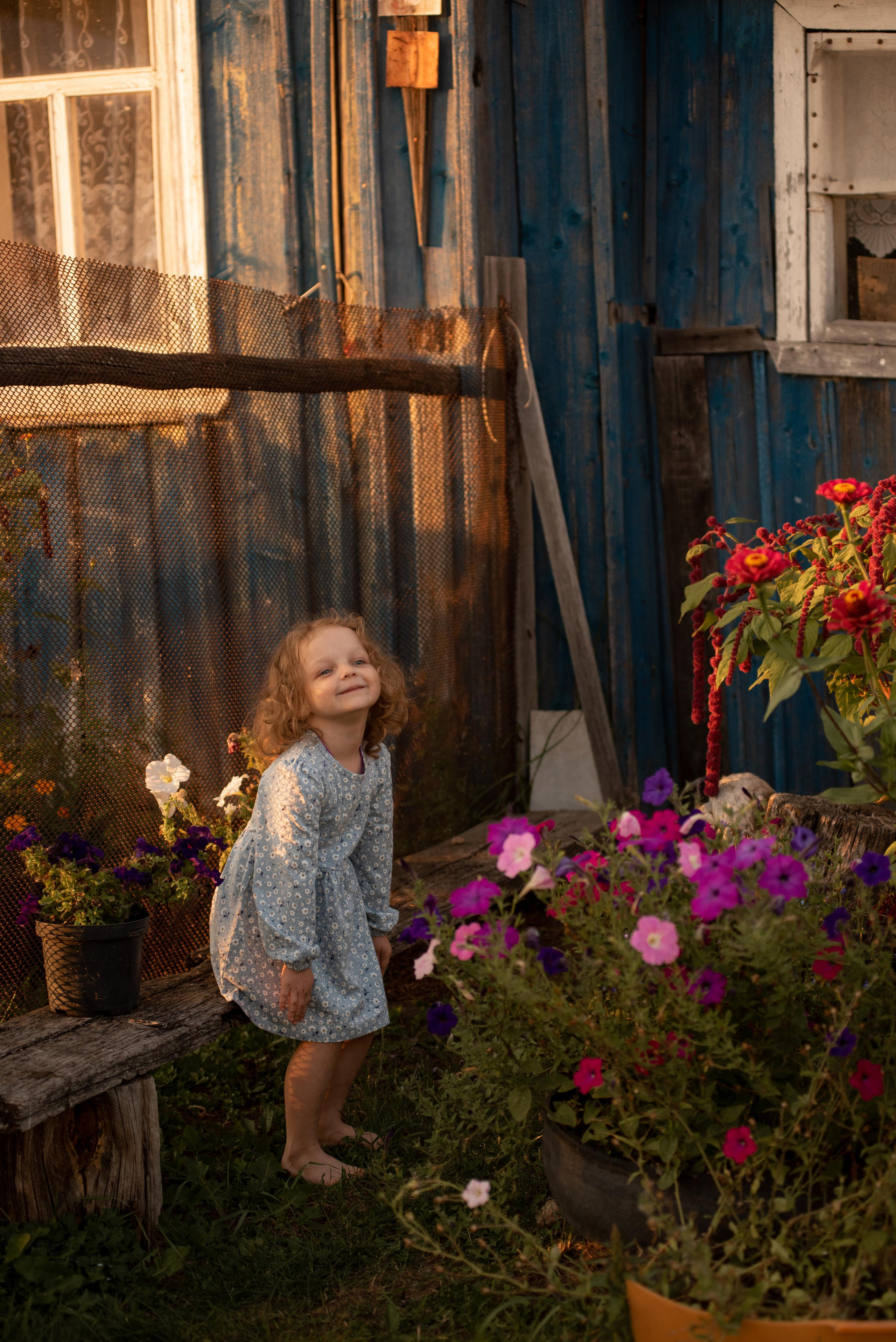 Детская съемка. Вика в деревне