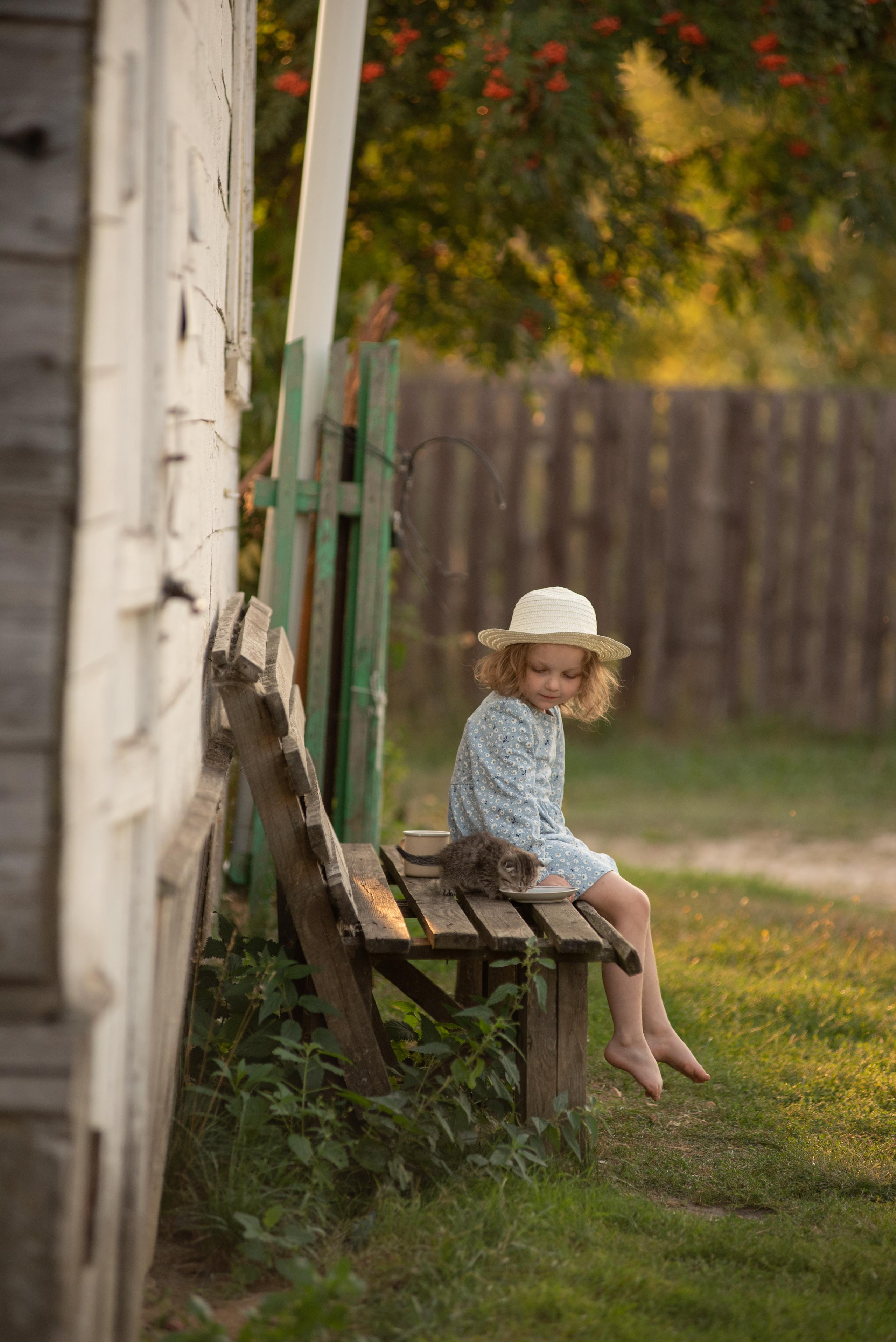 Детская съемка. Вика в деревне