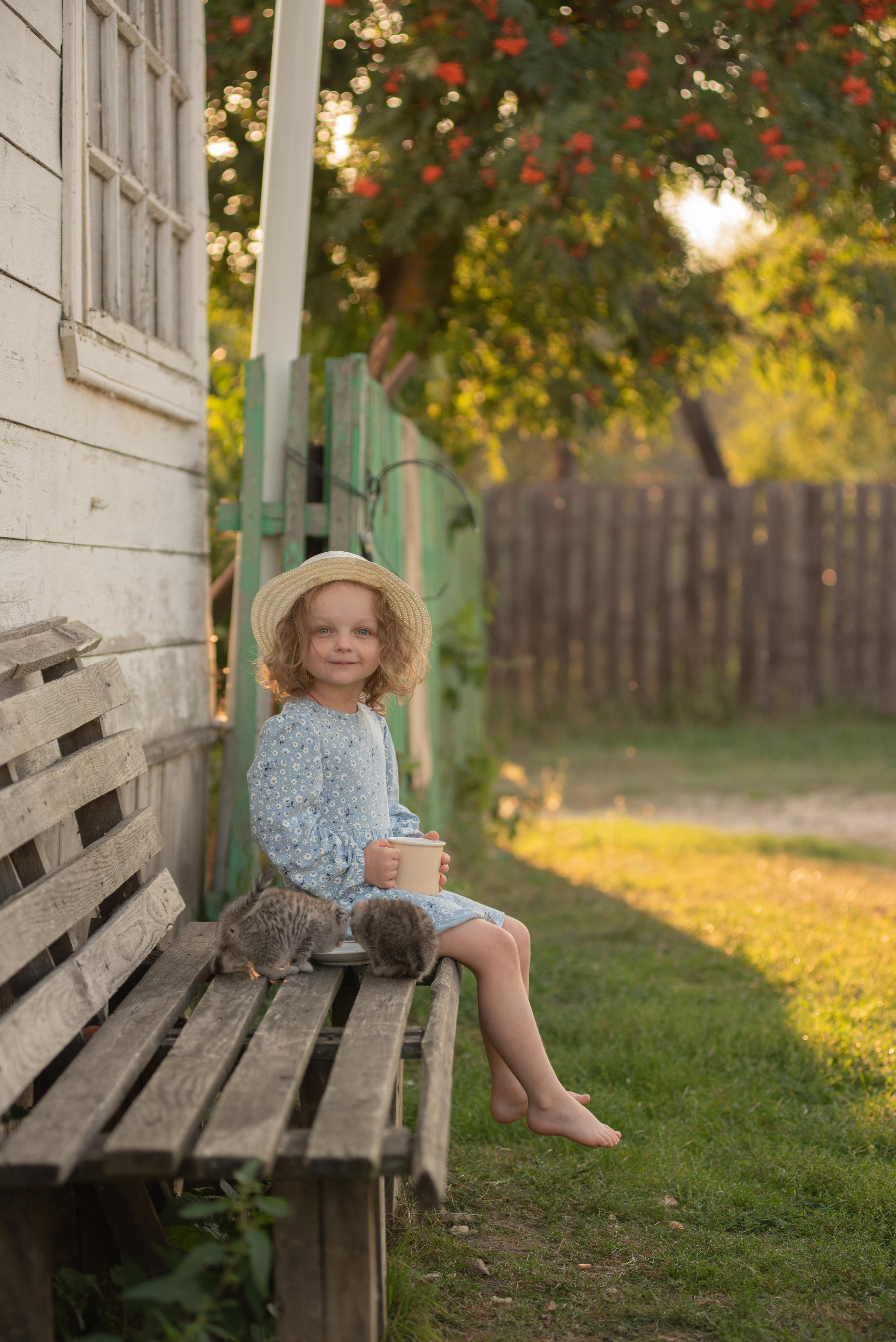 Детская съемка. Вика в деревне