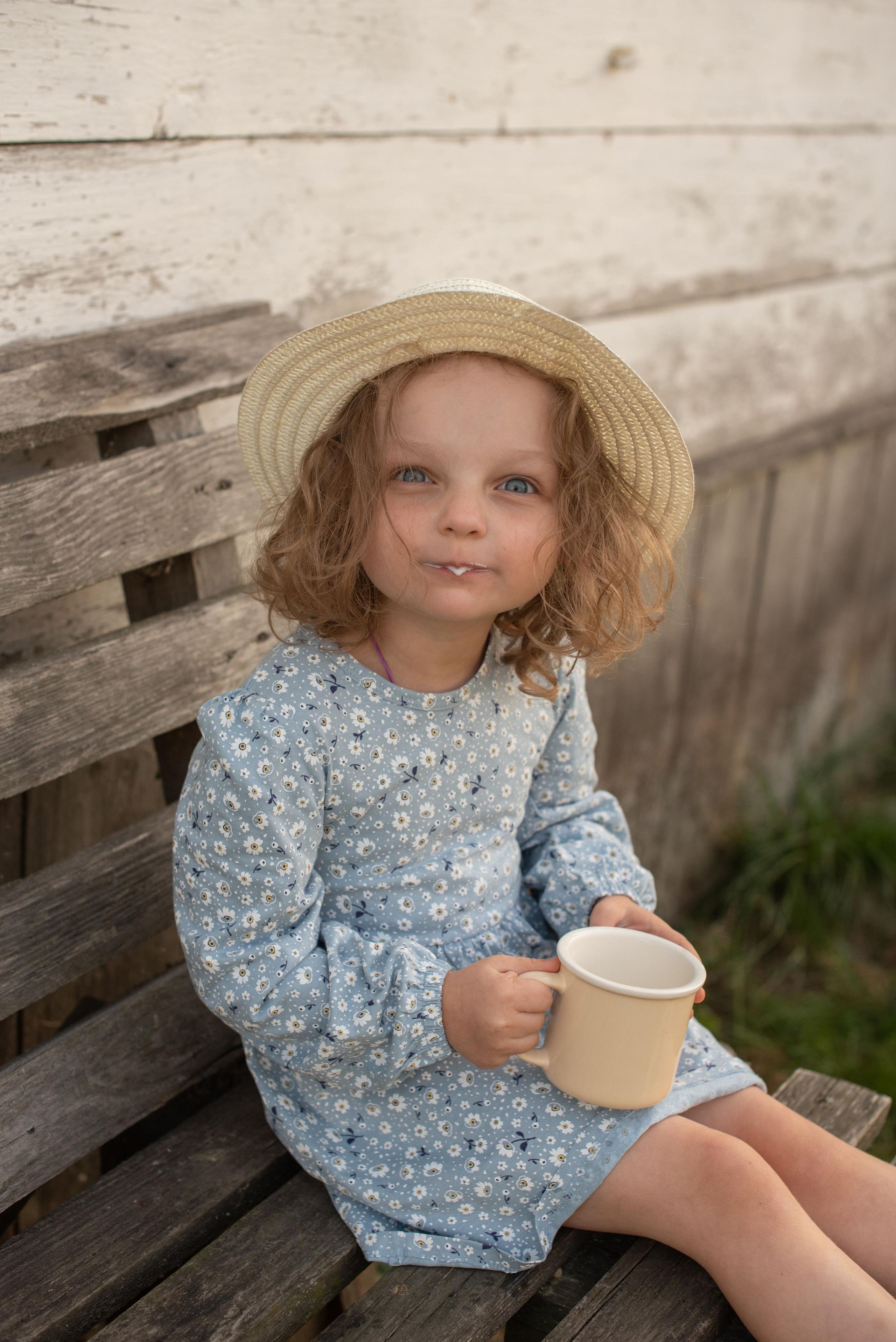 Детская съемка. Вика в деревне