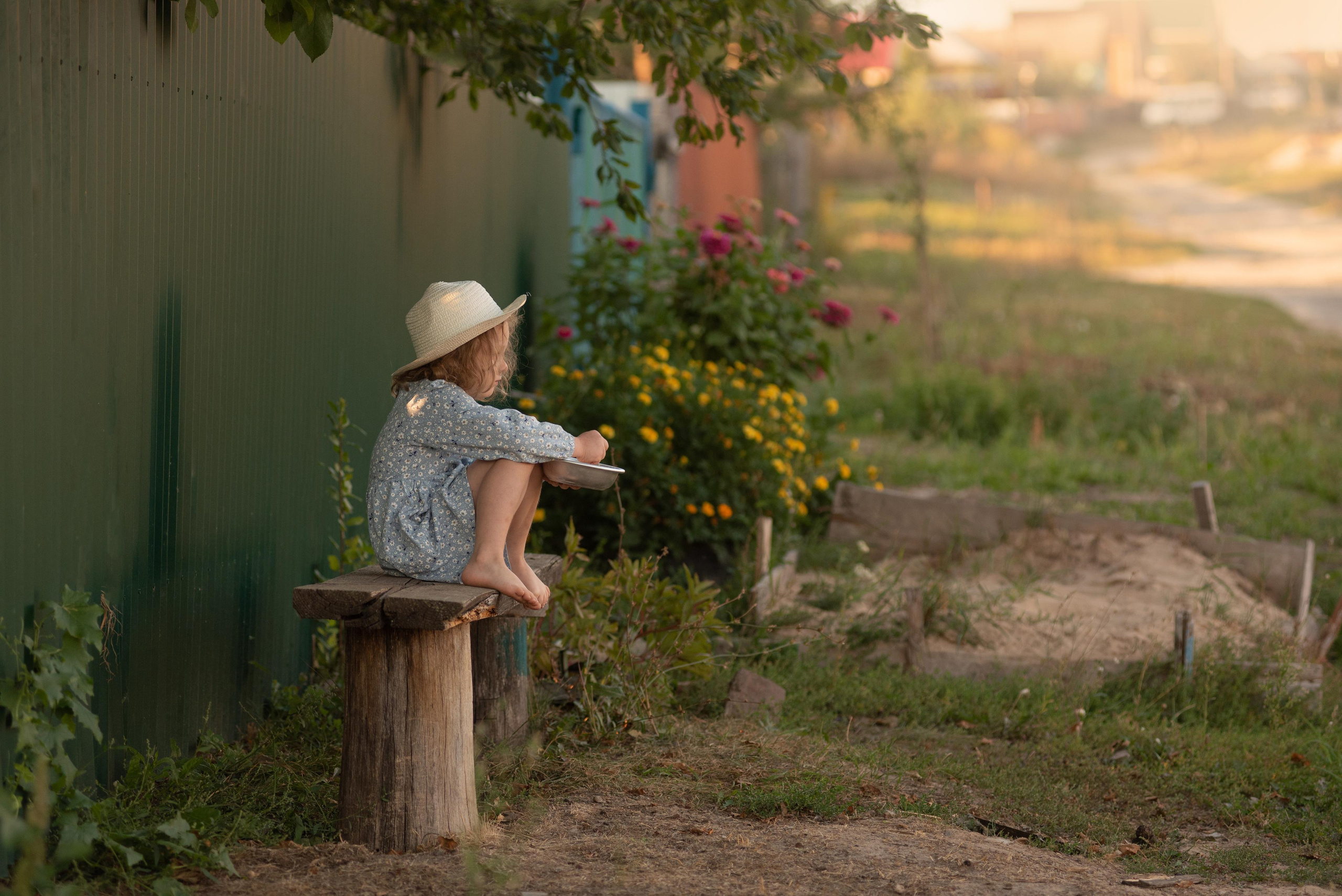 Детская съемка. Вика в деревне