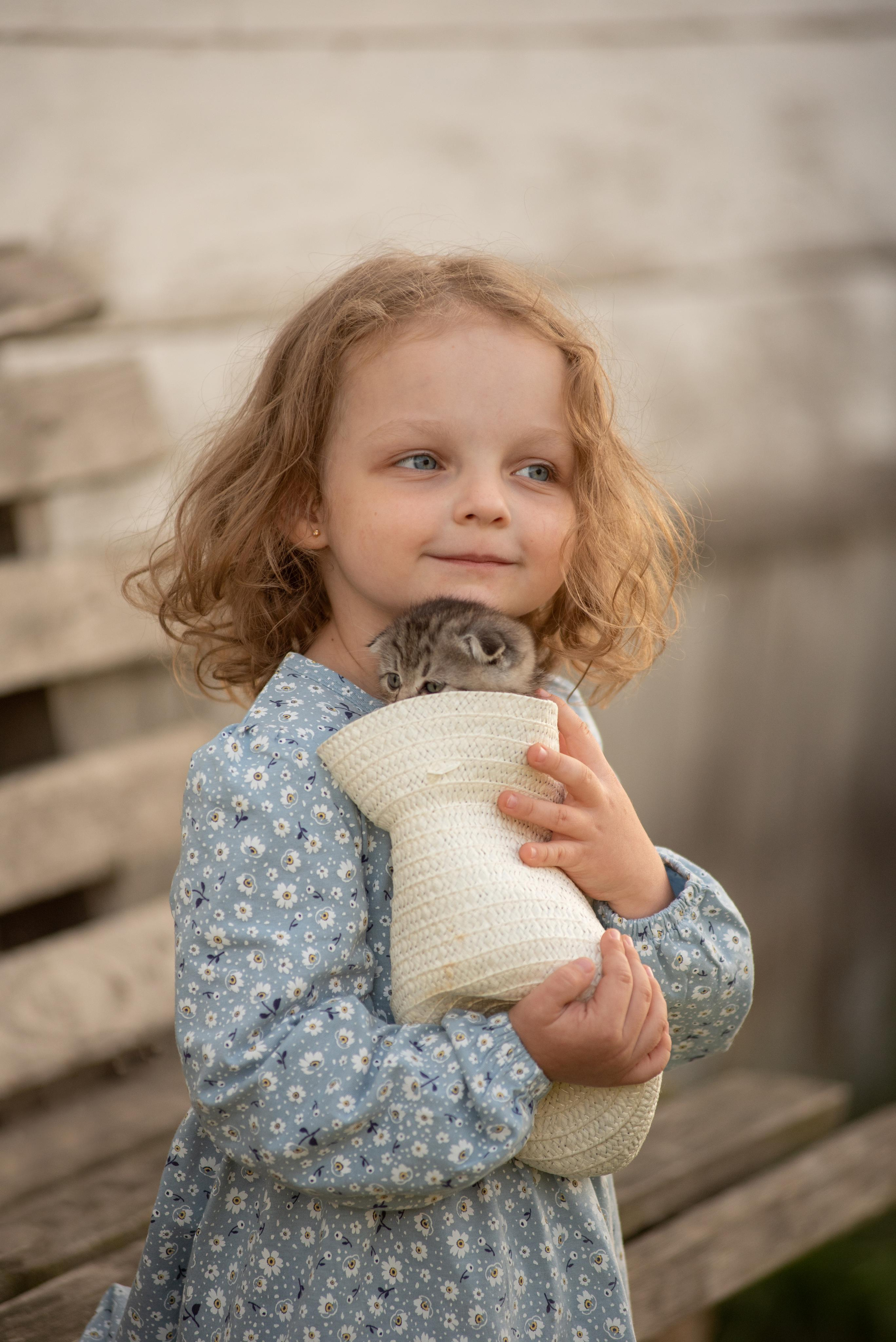 Детская съемка. Вика в деревне
