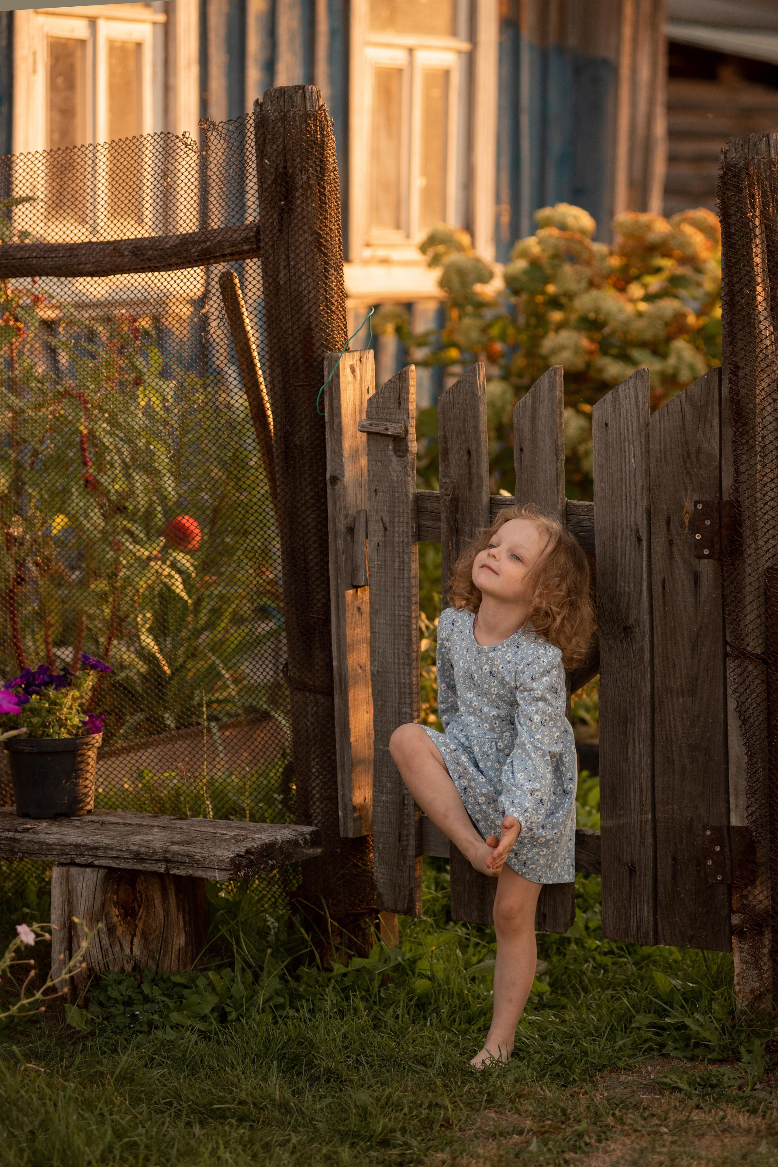 Детская съемка. Вика в деревне