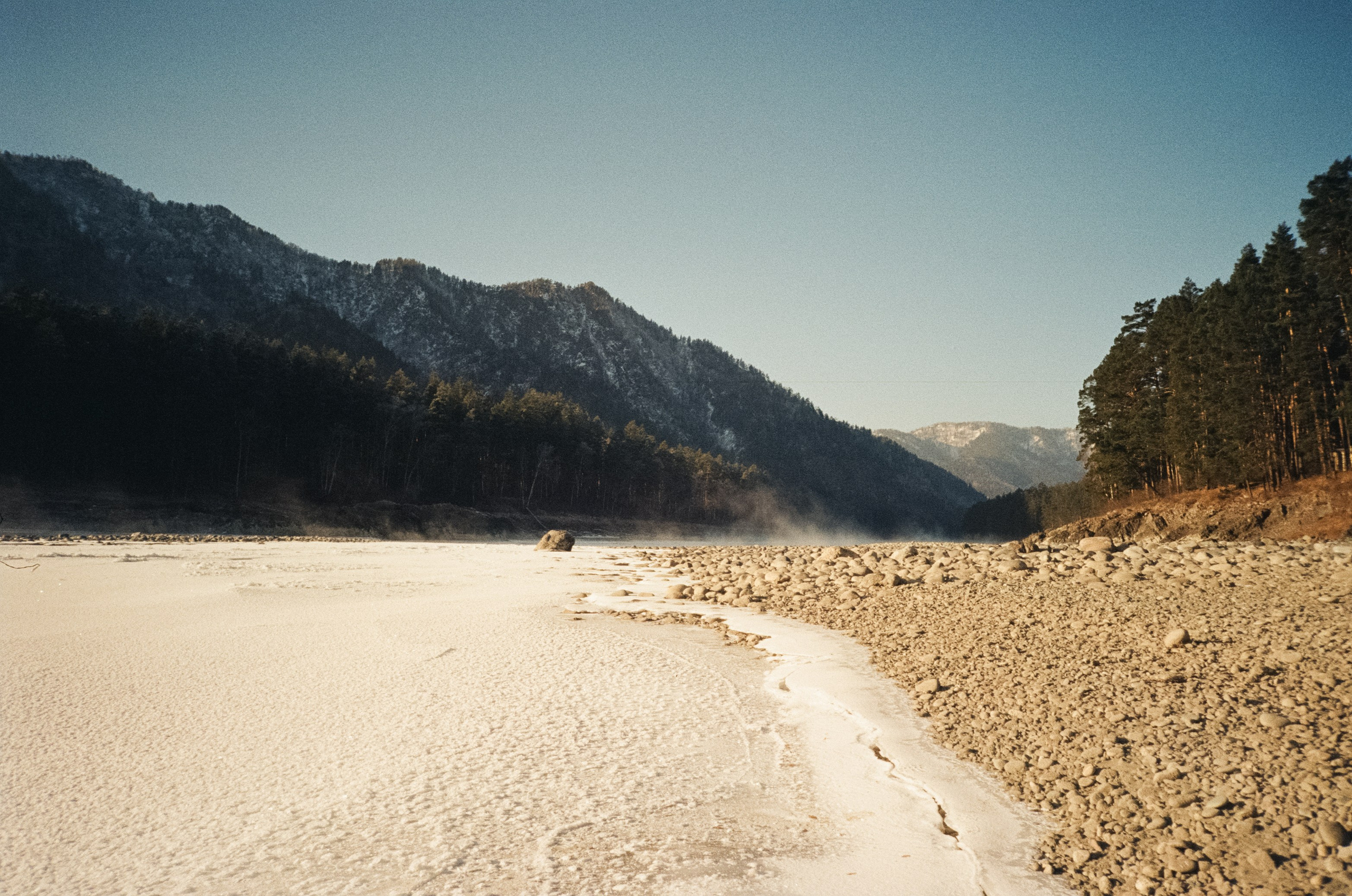 Кедровый остров и Семинская поляна в солнечный день. Фотограф-документалист Мария Осокина