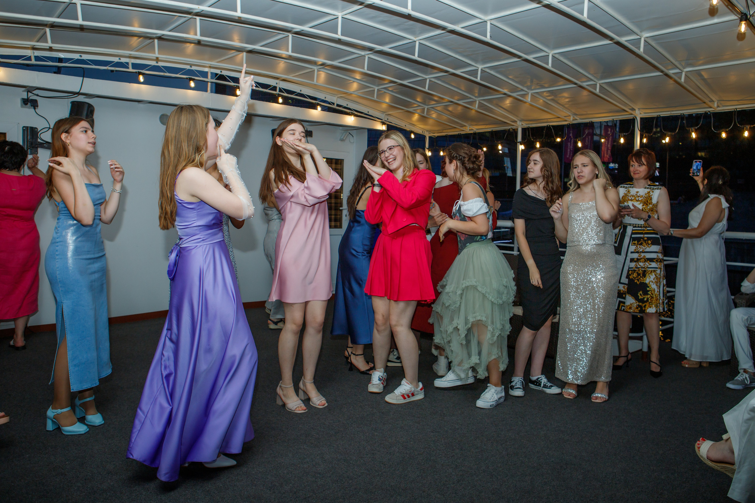 9 класс / Гимназия № 1558 имени Росалии де Кастро / Выпускной. Детский и семейный фотограф Мария Киселёва. Москва