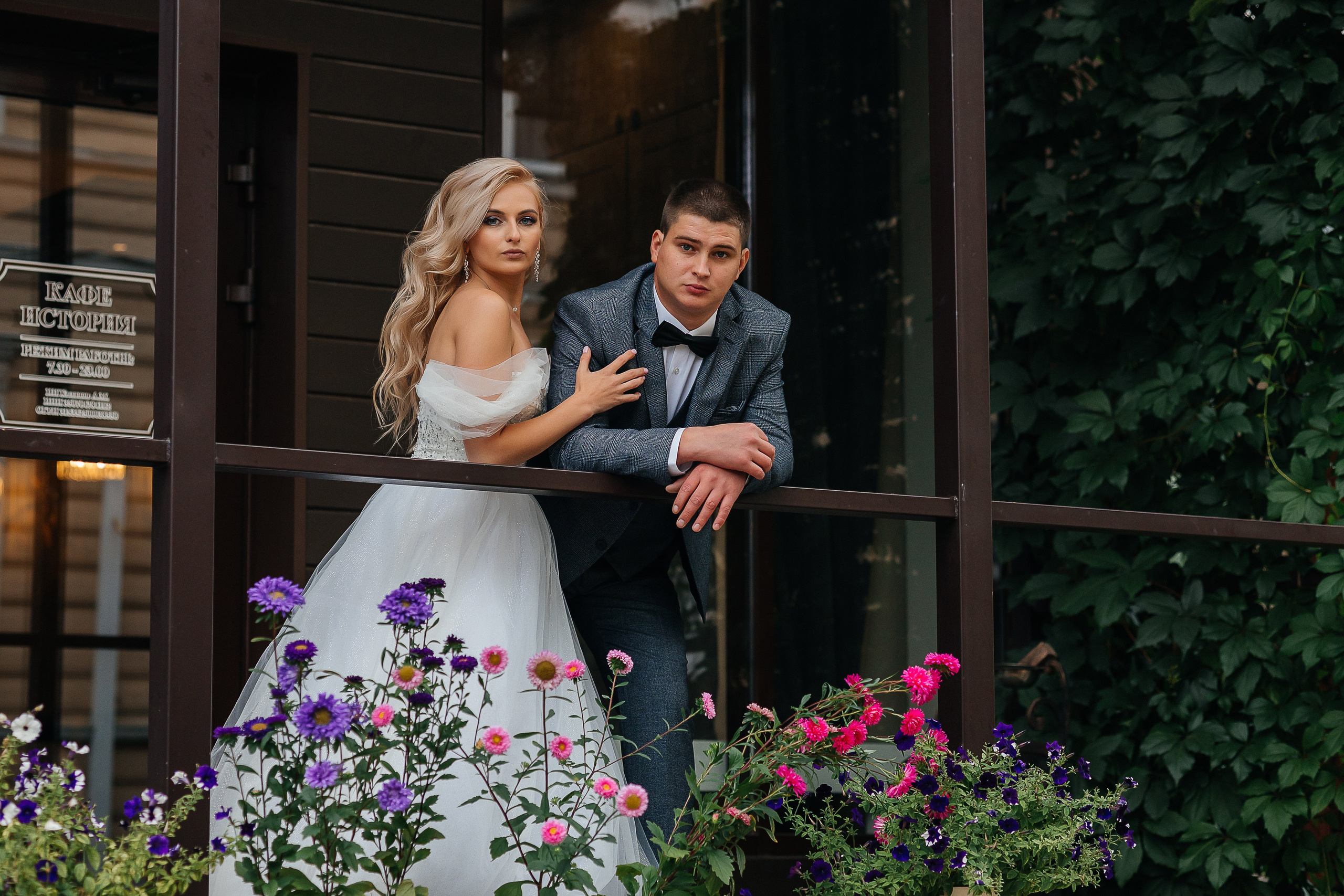 Стильная фотосессия пары в интерьерах ресторана. Олег Сверчков | Свадебный фотограф Вологда