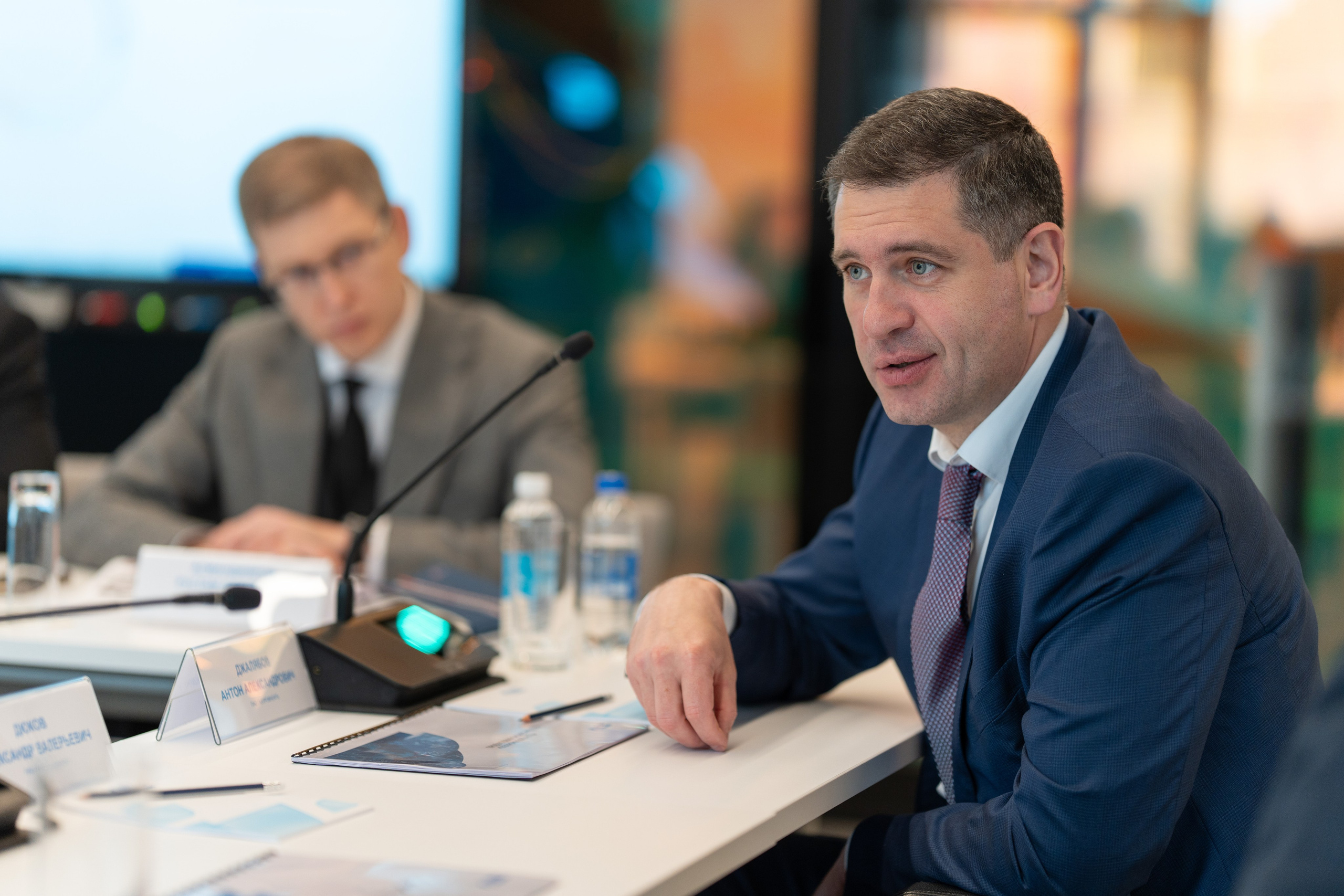 Круглый стол Газпром нефть НТЦ. Фотограф Миланазавр