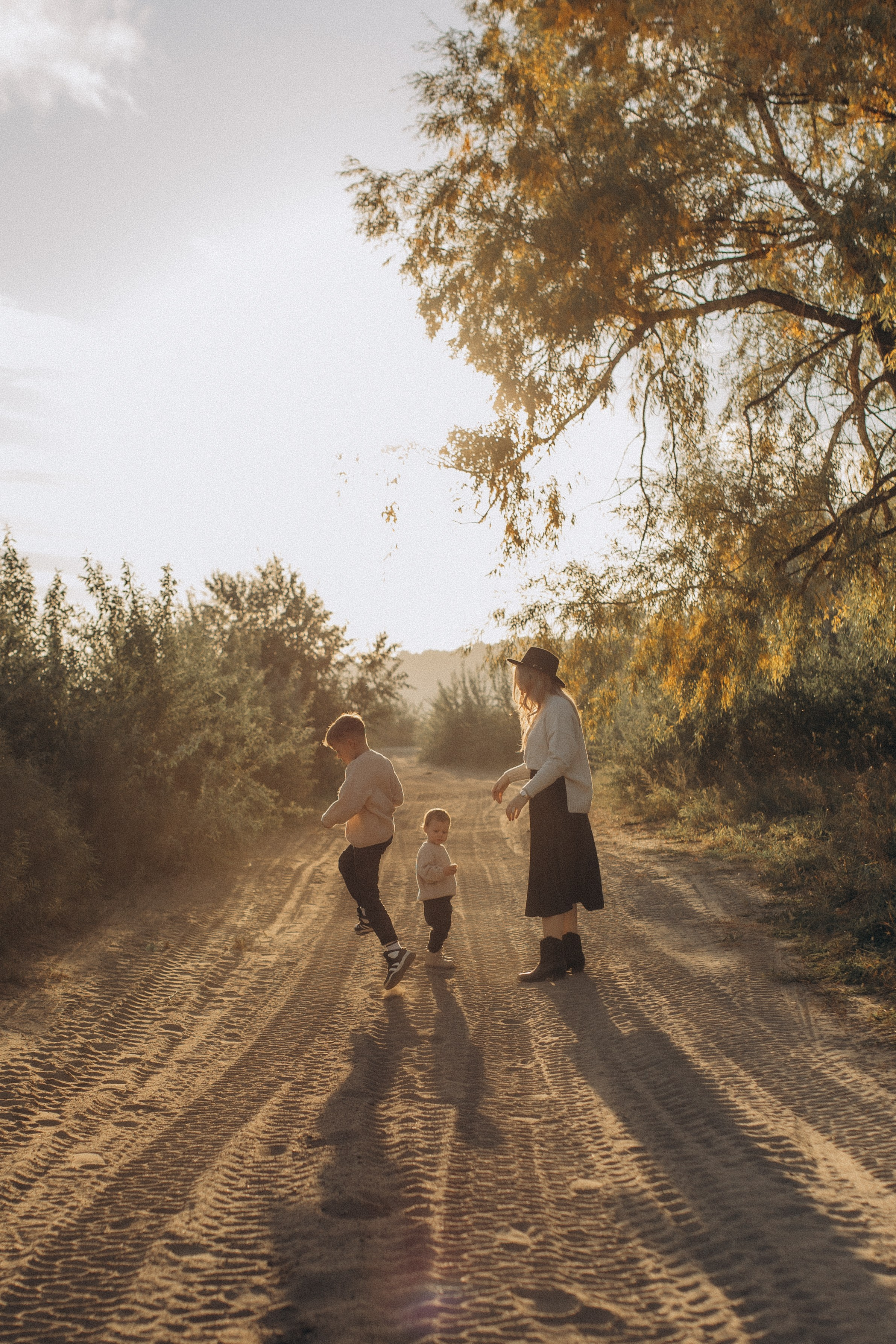 Альбина с сыновьями, сентябрь. Семейный фотограф lifestyle в Новосибирске Елена Шпилевая