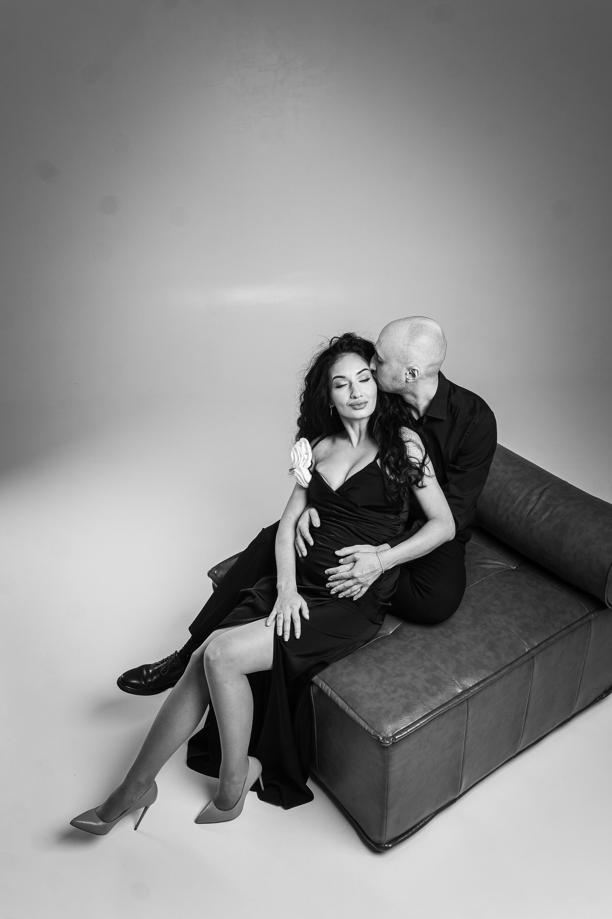 Беременность в ЧБ. Ваш свадебный и семейный фотограф