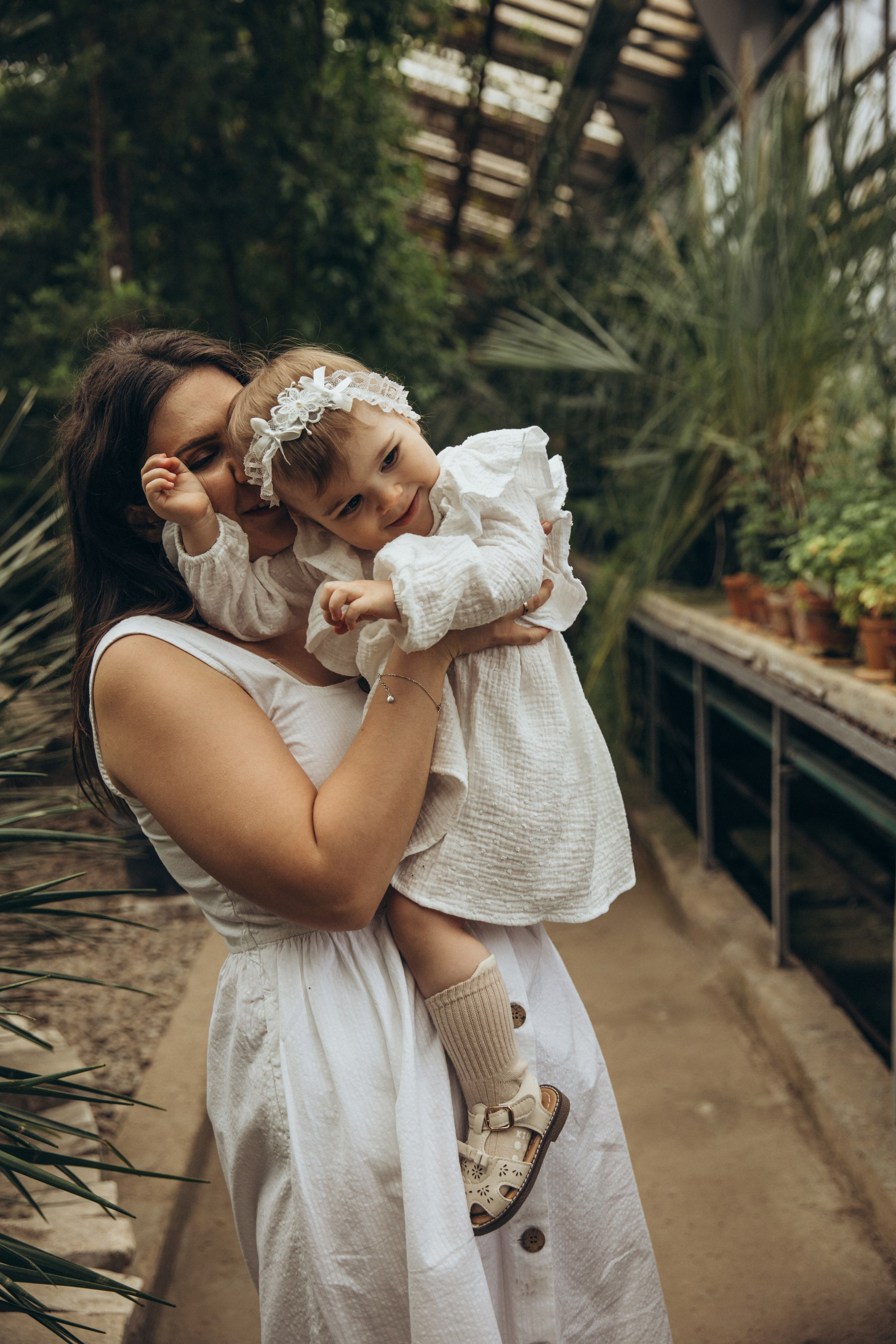 Мама и дочь оранжерея. Свадебный и семейный фотограф Москва и Московская область
