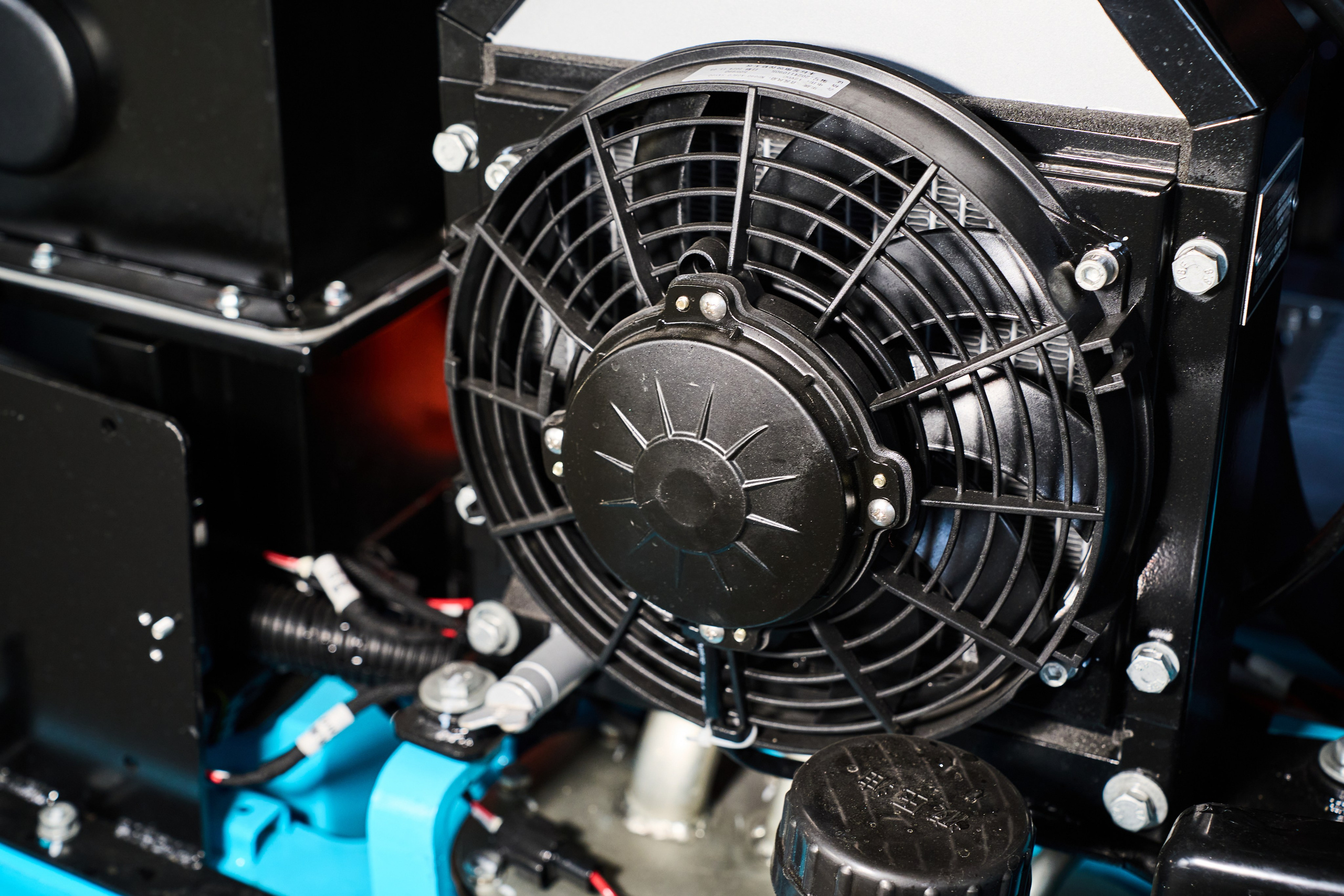 Производственная съёмка (погрузчики). Фотограф и видеограф