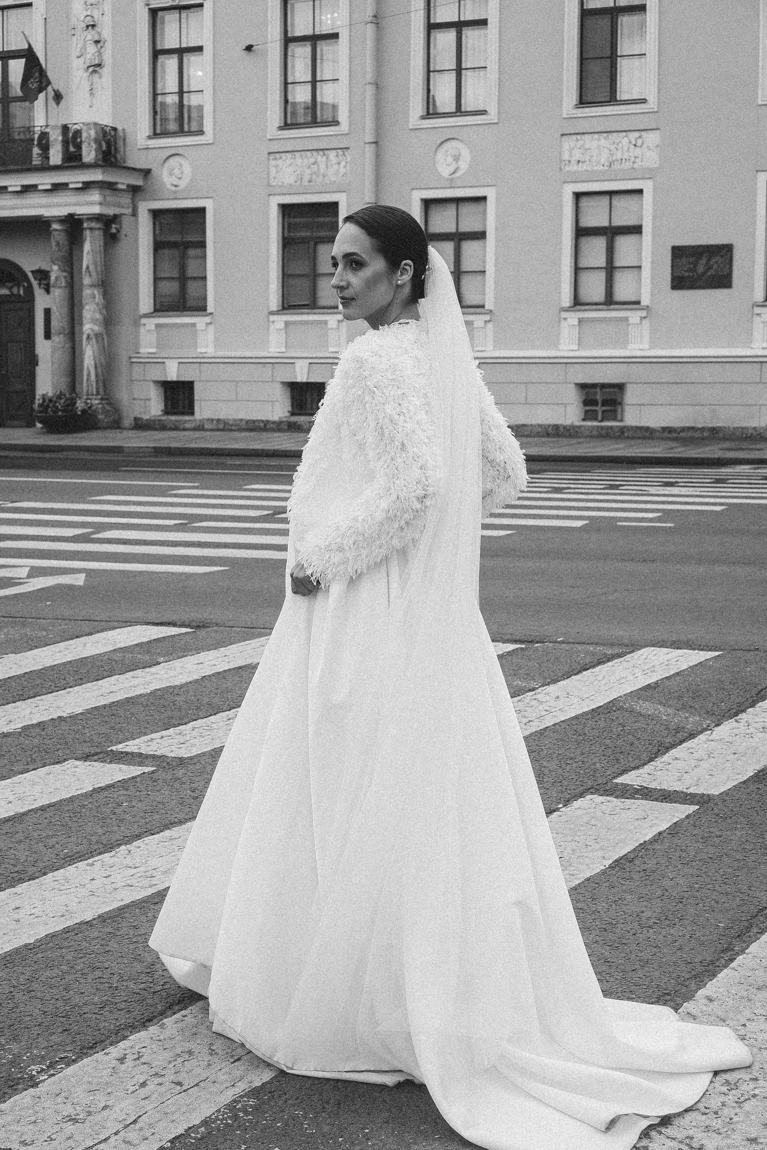 СВАДЕБНАЯ ПРОГУЛКА В САНТК-ПЕТЕРБУРГЕ (ИСАКИЕВСКИЙ СОБОР, ЗИМНЯЯ КАНАВКА, ЭРМИТАЖ И БОЛЬШАЯ МОРСКАЯ УЛИЦА). Профессиональный фотограф, Санкт-Петербург — Виктория Богомолова