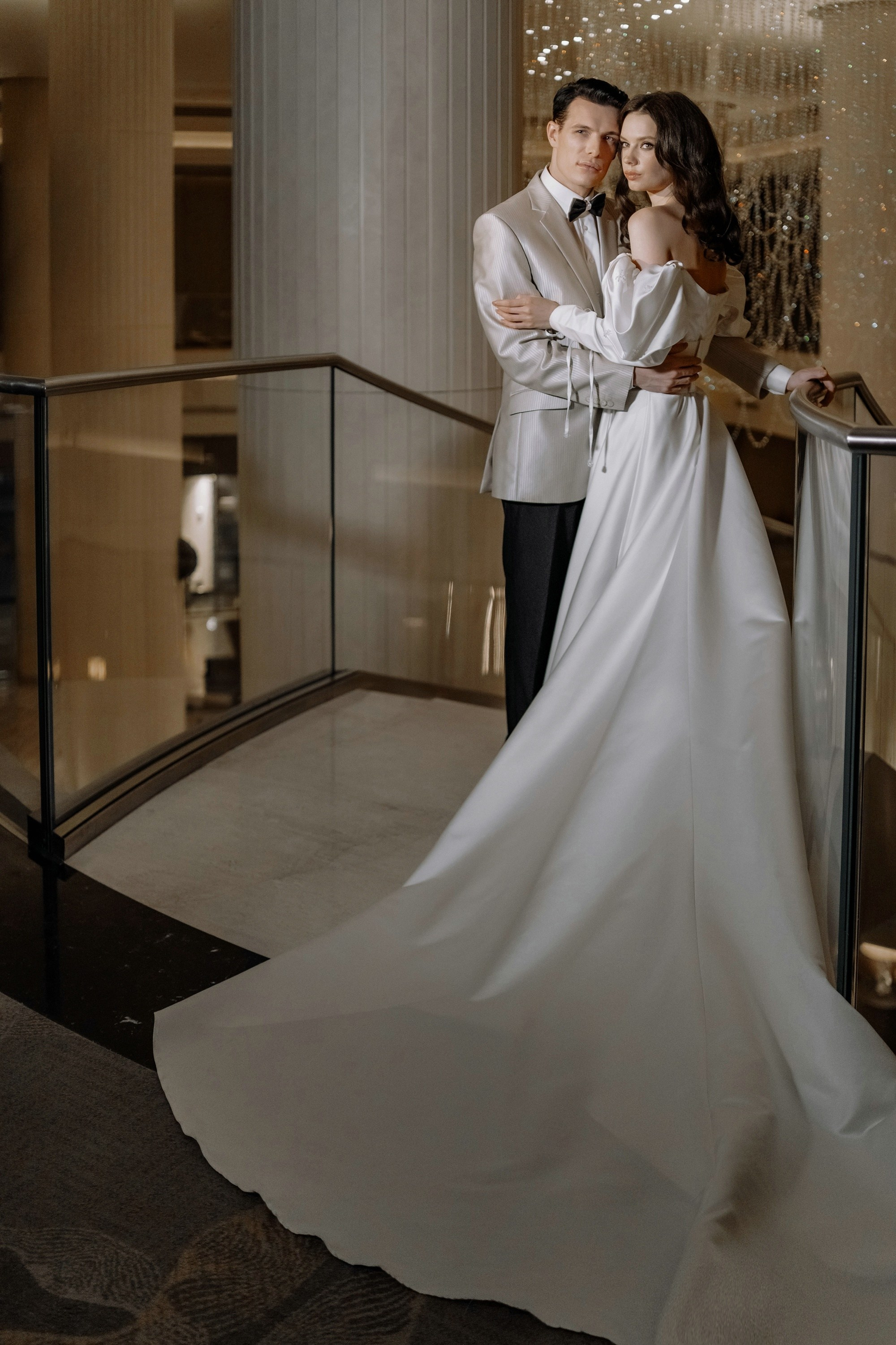 Фотосессия свадьбы на лестнице в Hyatt Regency Moscow Petrovsky Park. Свадебный и семейный фотограф в Москве Светлана Зоткина