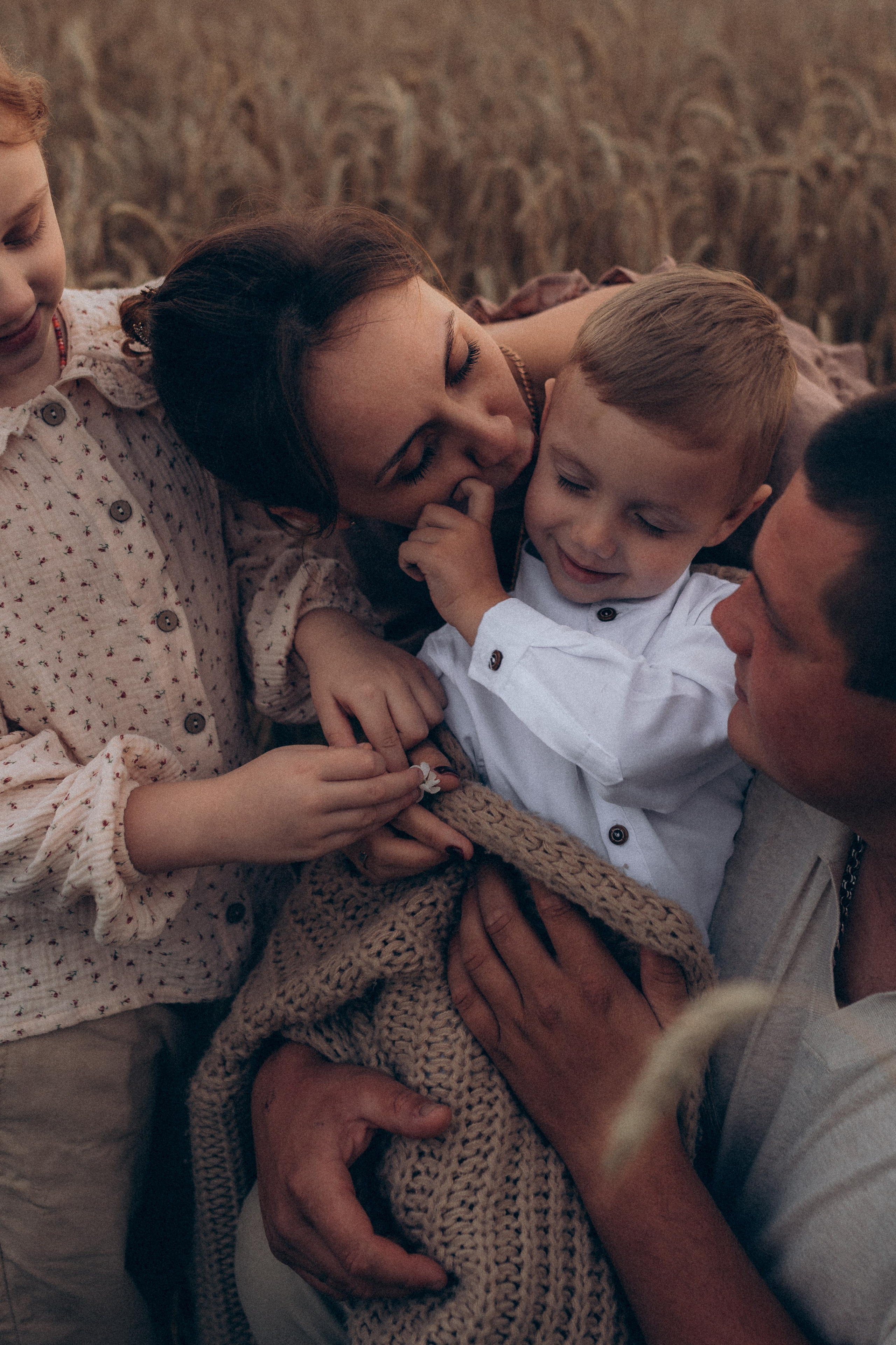 Алёна и семья. Фотограф Торопец Кристина Абрамова Kanwellia photography